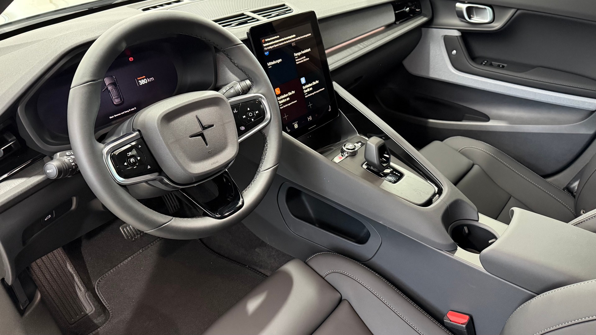 POLESTAR 2 Long Range Dual Motor Prime-showroom-element-3