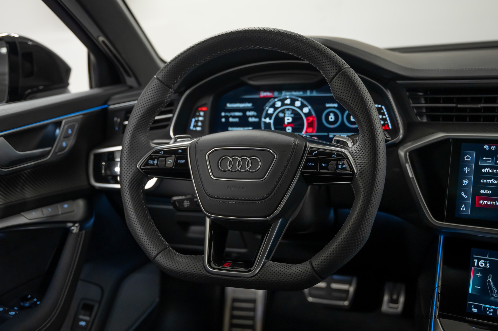 AUDI RS6 Avant 4.0 V8 TFSI performance quattro T-Tronic-image-23