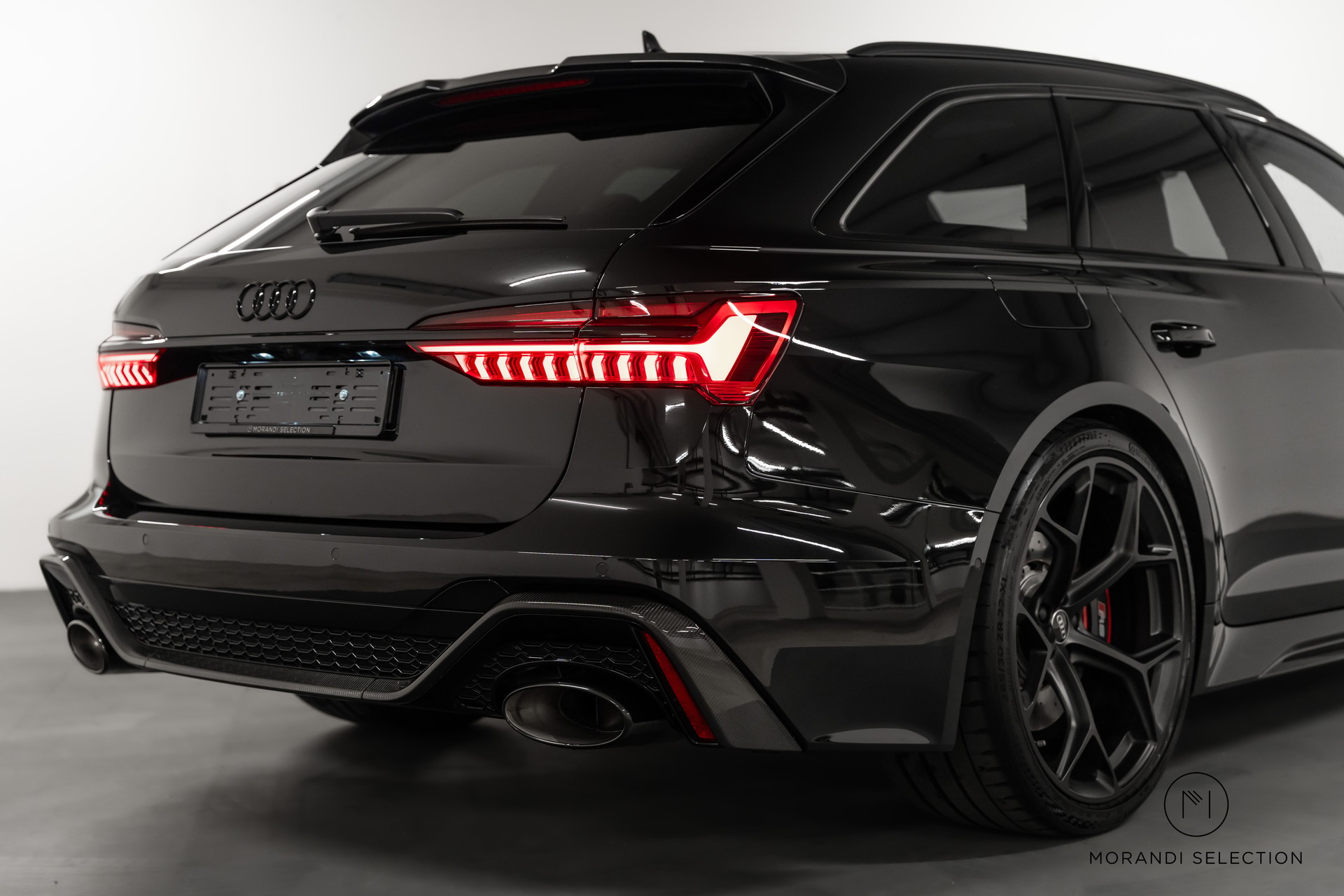 AUDI RS6 Avant 4.0 V8 TFSI performance quattro T-Tronic-image-4
