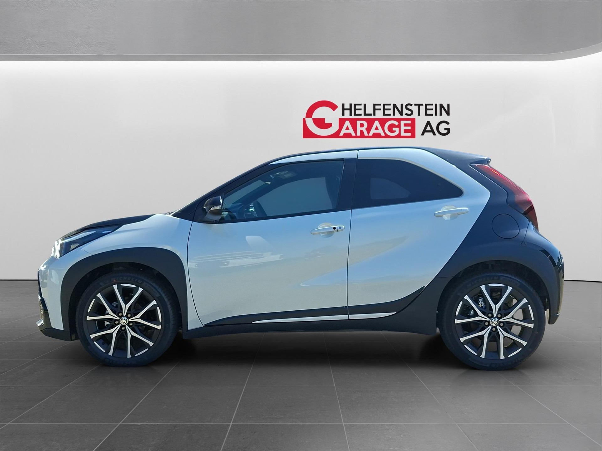 TOYOTA Aygo X 1.5 VVT-i HSD GR Sport-image-1