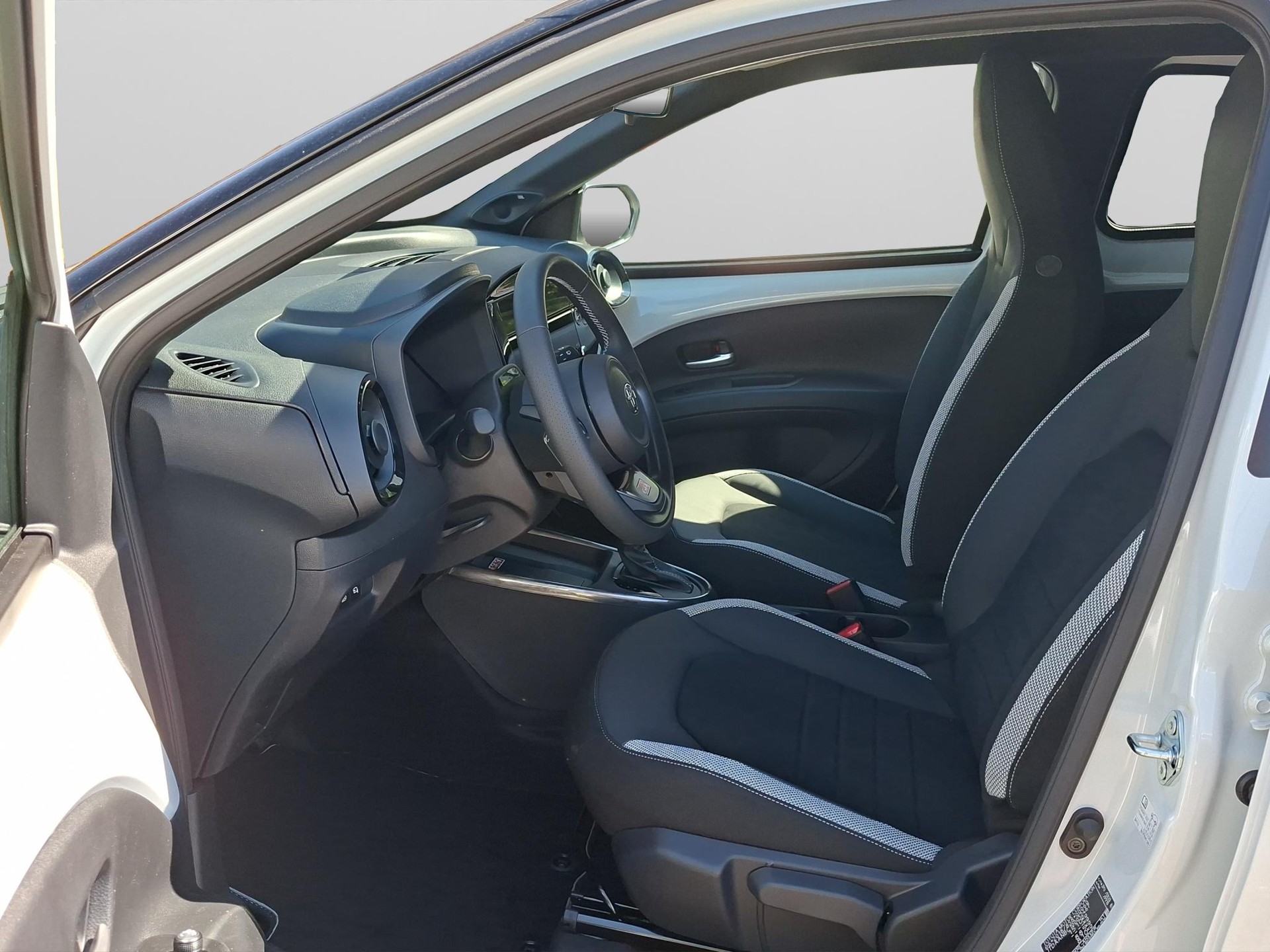 TOYOTA Aygo X 1.5 VVT-i HSD GR Sport-image-8
