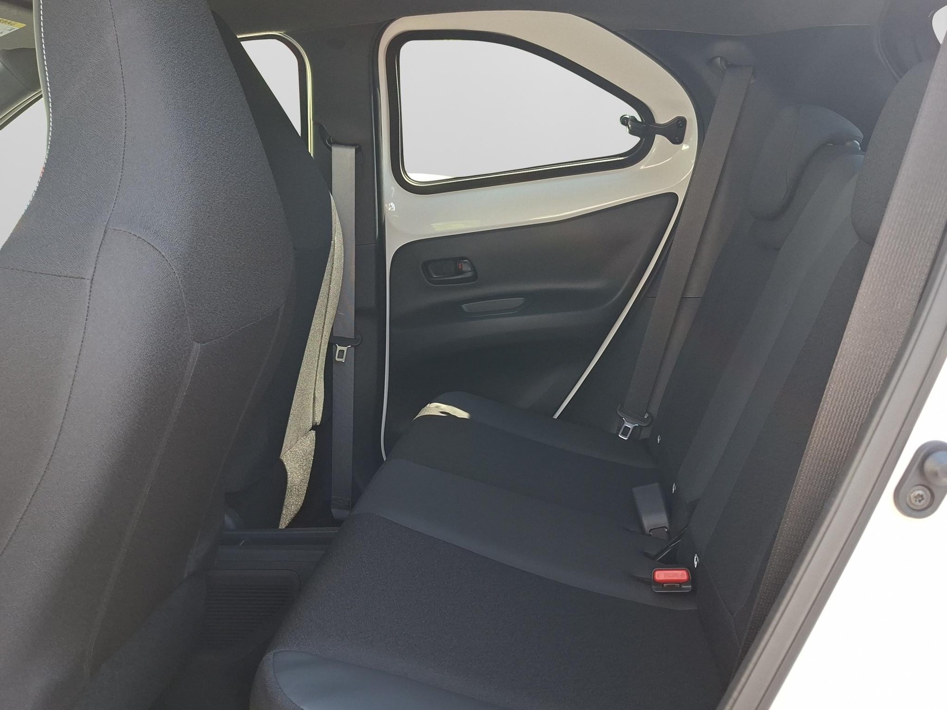 TOYOTA Aygo X 1.5 VVT-i HSD GR Sport-image-9
