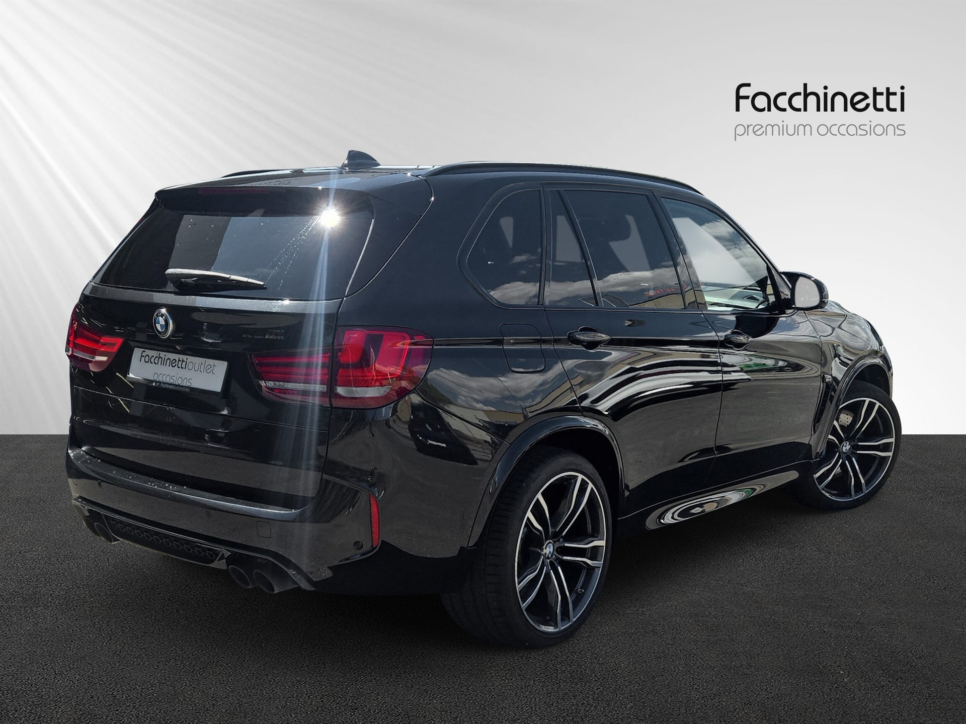 BMW X5M Steptronic-showroom-element-2