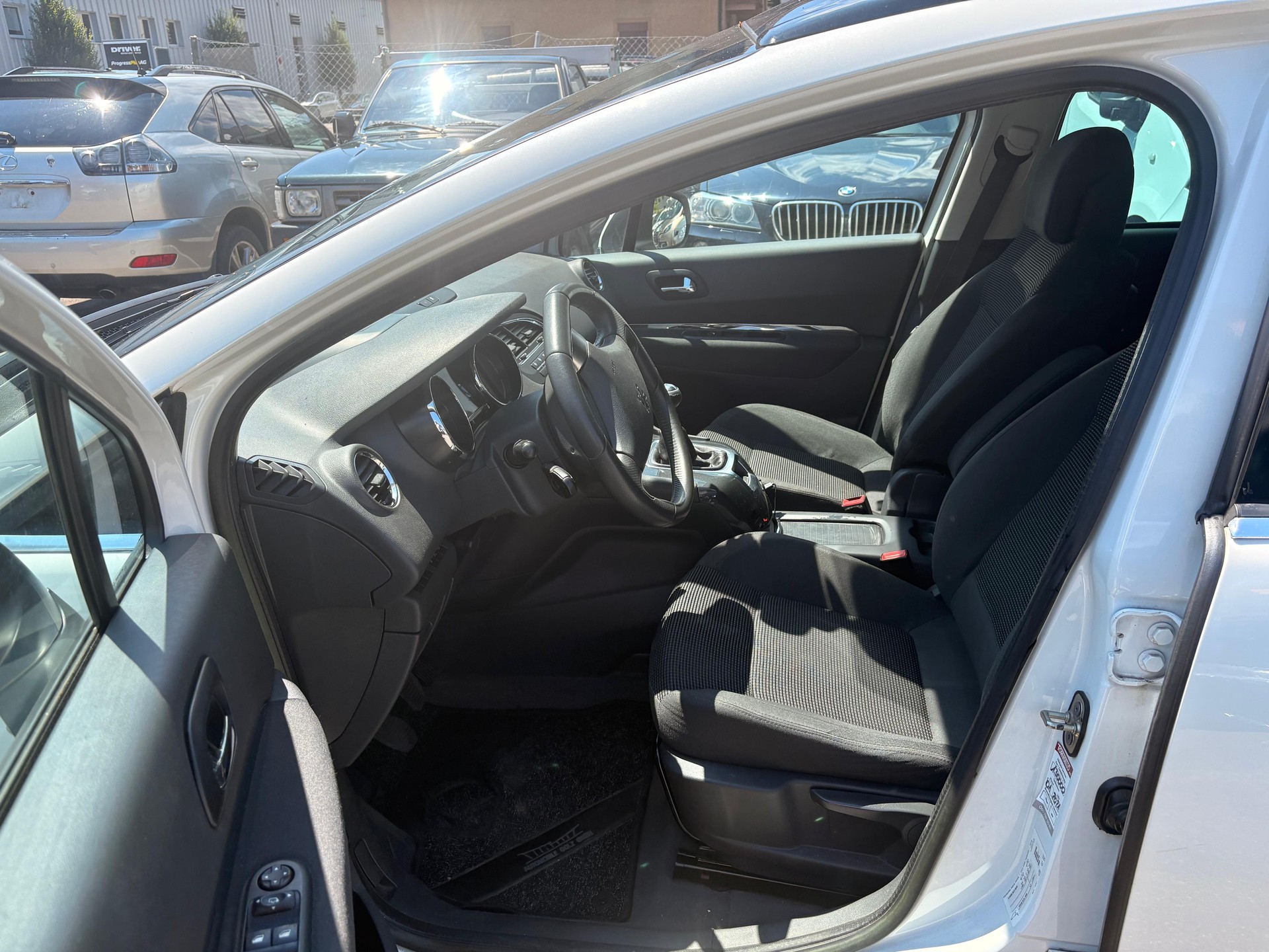 PEUGEOT 5008 2.0 HDI Active-image-5