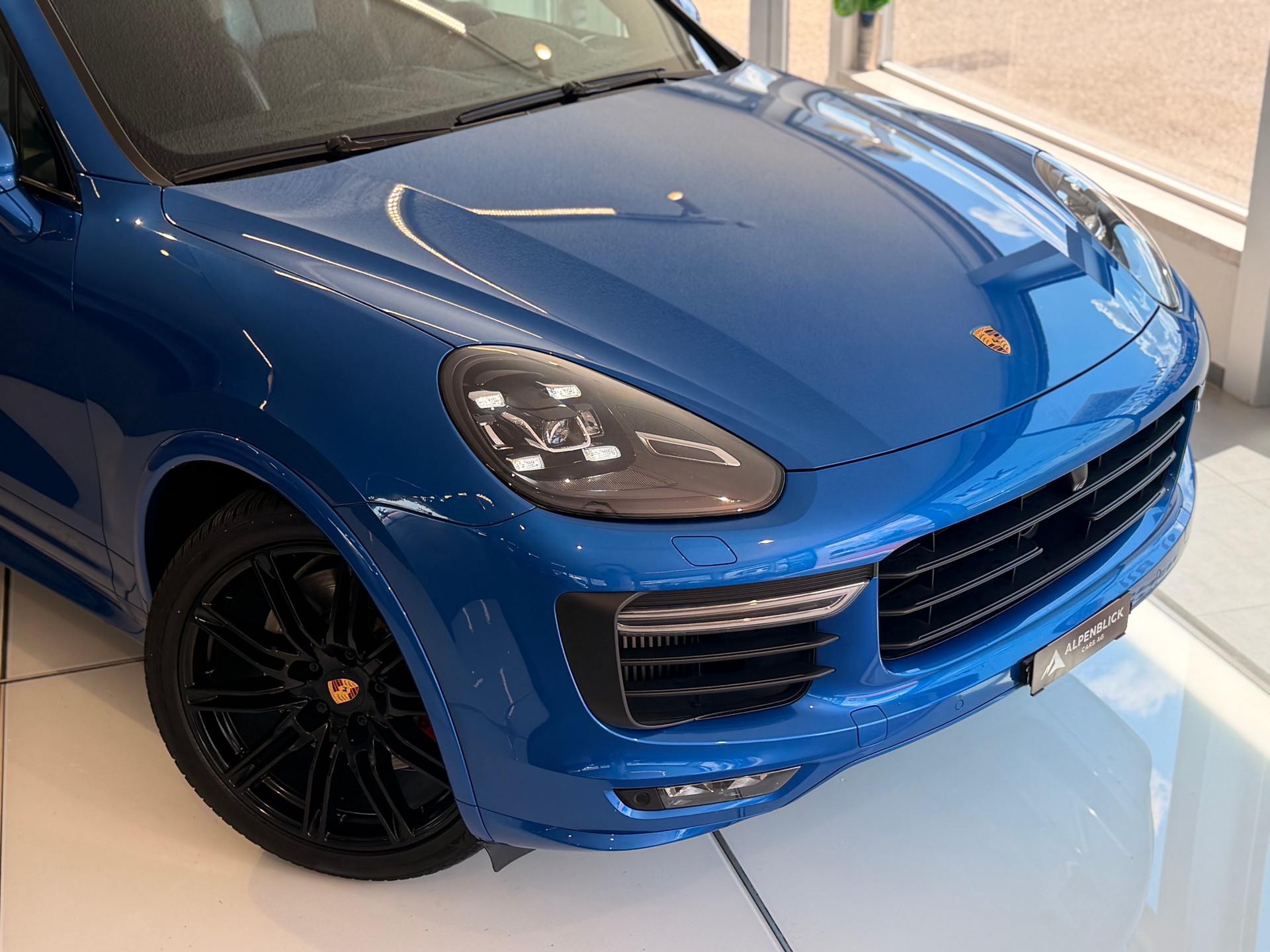 PORSCHE Cayenne GTS inkl. PORSCHE APPROVED-showroom-element-2