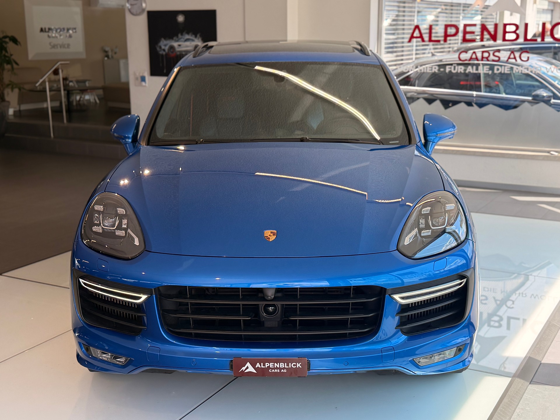 PORSCHE Cayenne GTS inkl. PORSCHE APPROVED-showroom-element-3