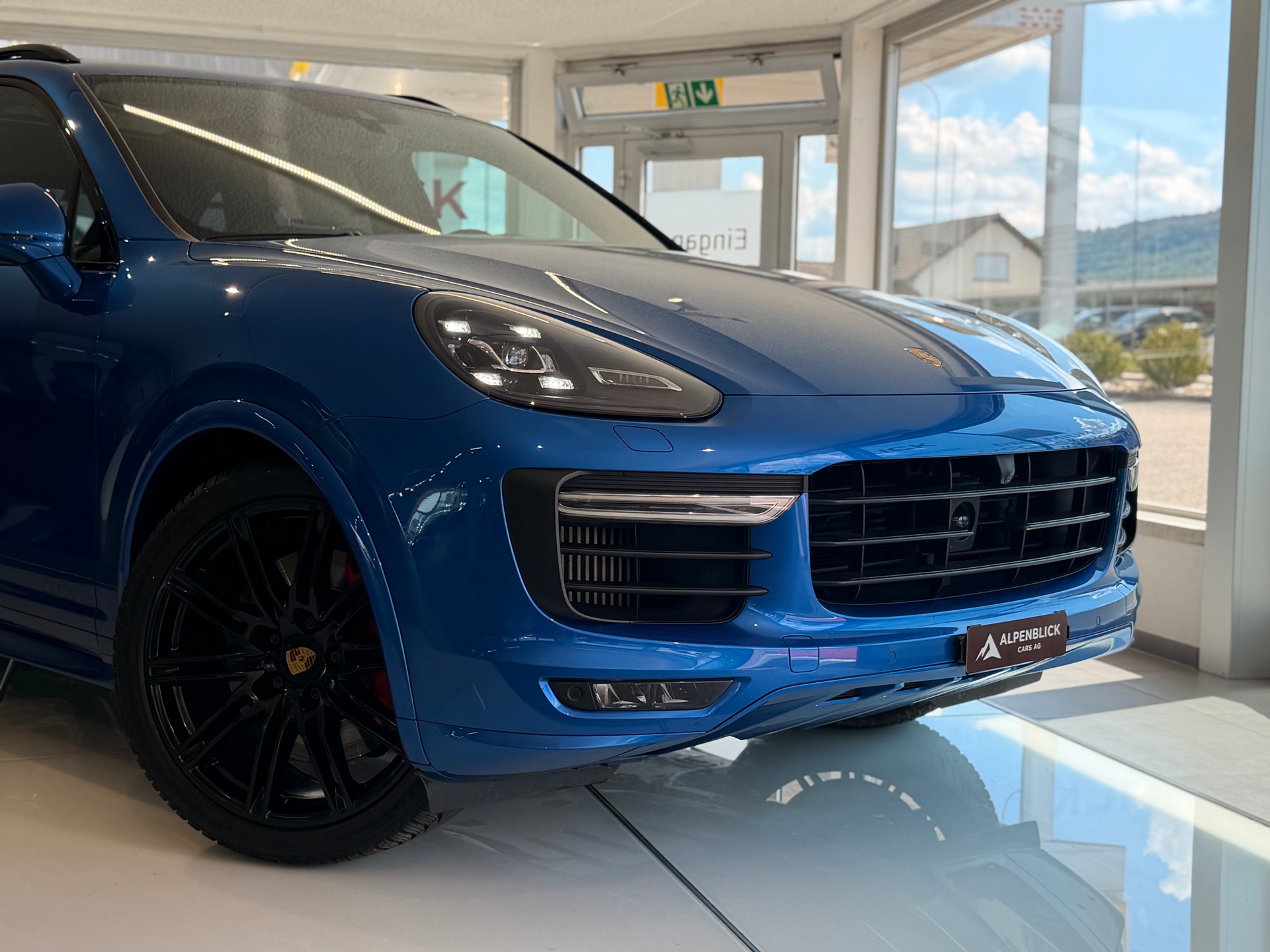 PORSCHE Cayenne GTS inkl. PORSCHE APPROVED-showroom-element-1