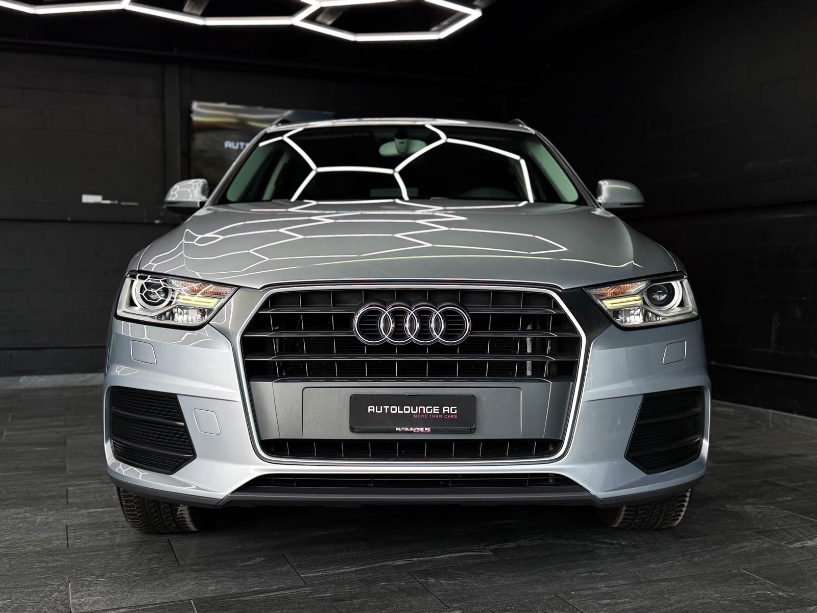 AUDI Q3 1.4 TFSI ultra sport-showroom-element-2