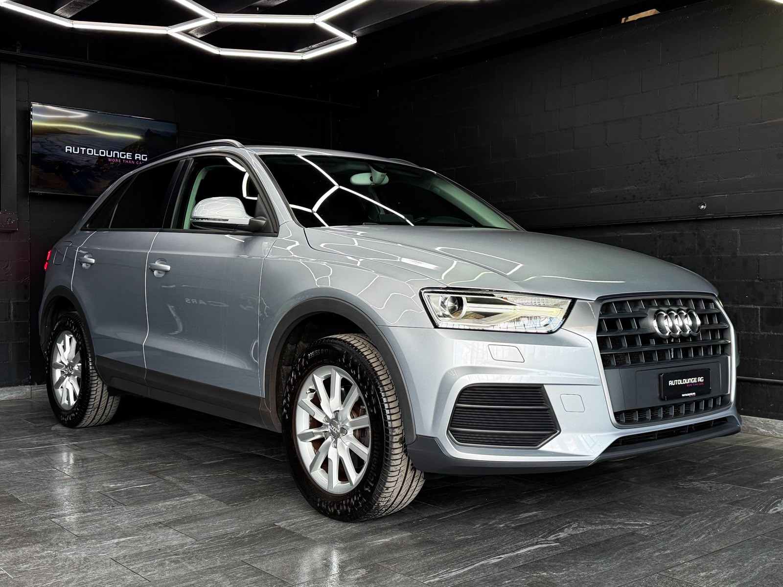 AUDI Q3 1.4 TFSI ultra sport-showroom-element-1