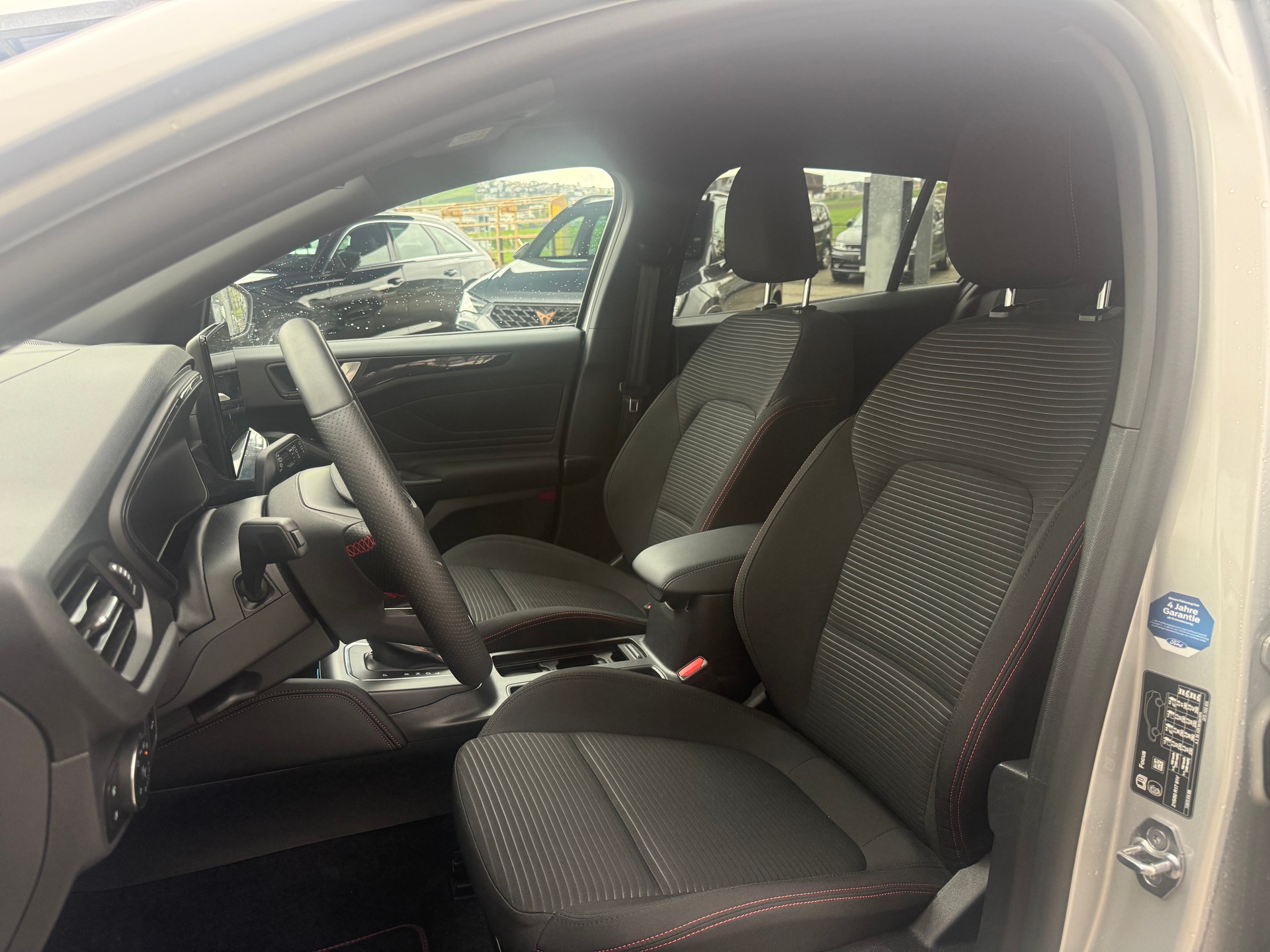 FORD Focus Station Wagon 1.0i EcoB Hybrid 155 ST-Line X-image-5