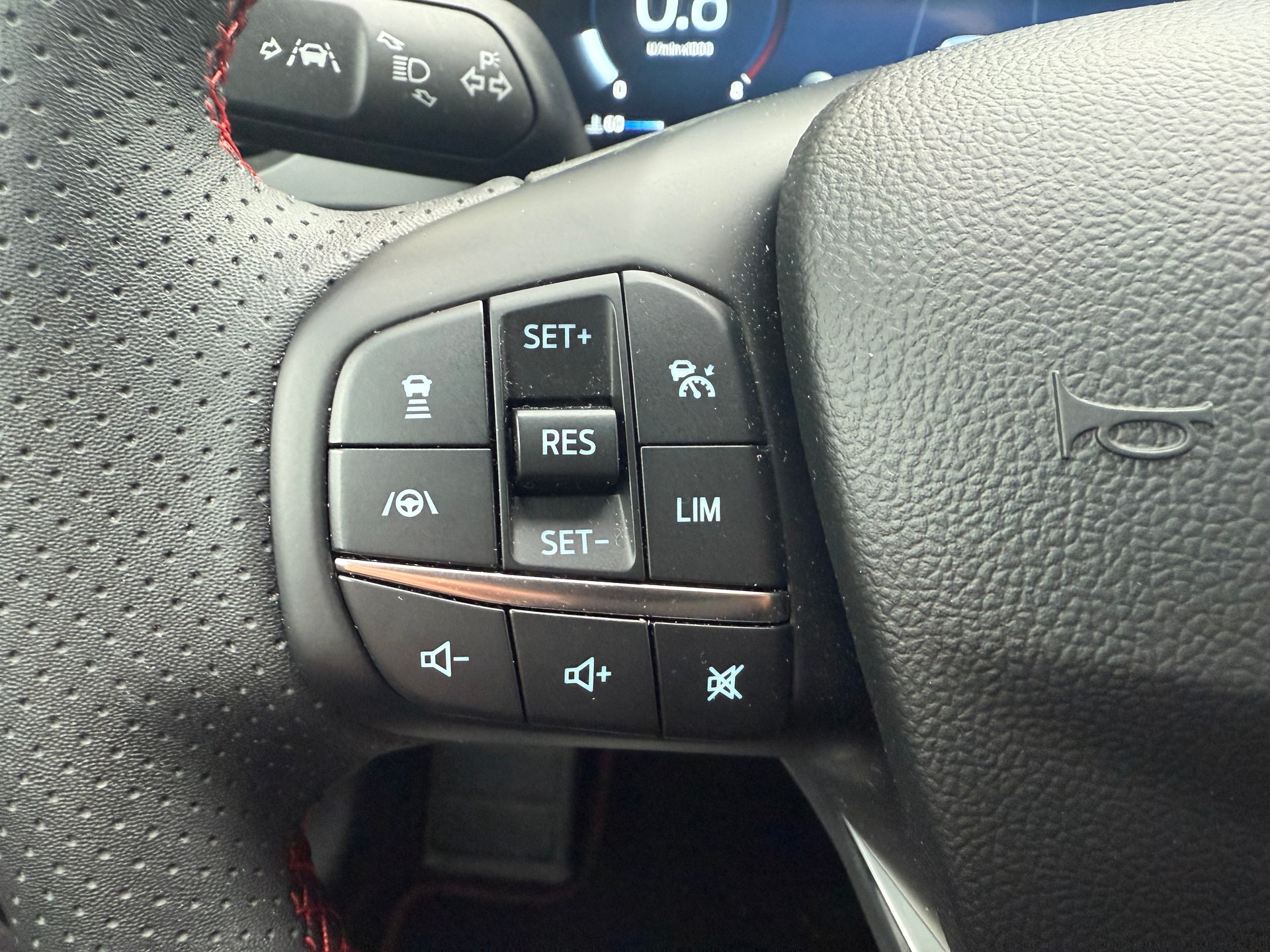 FORD Focus Station Wagon 1.0i EcoB Hybrid 155 ST-Line X-image-16
