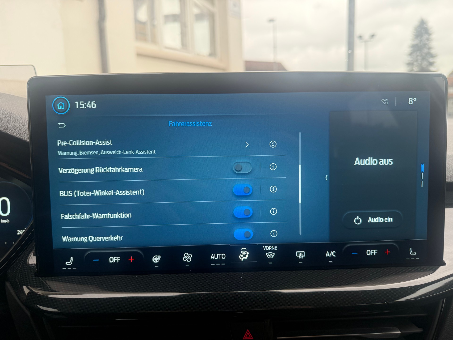 FORD Focus Station Wagon 1.0i EcoB Hybrid 155 ST-Line X-image-18