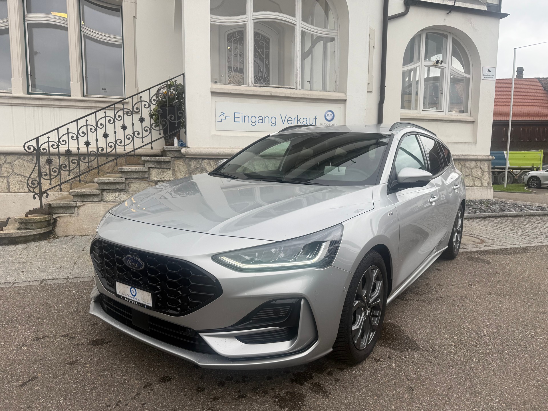 FORD Focus Station Wagon 1.0i EcoB Hybrid 155 ST-Line X-showroom-element-1