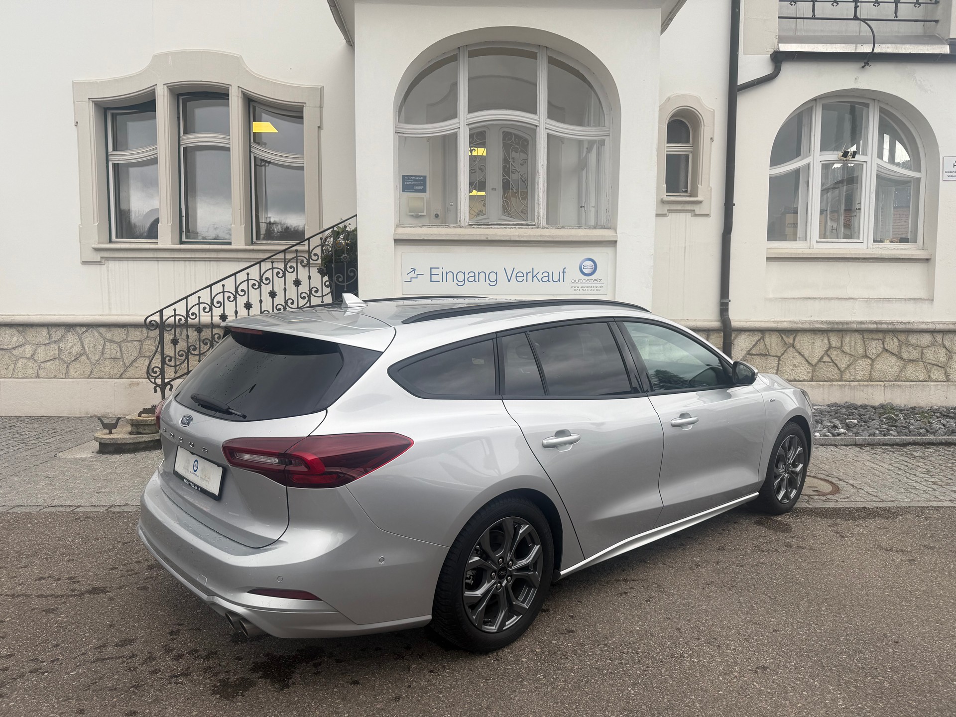 FORD Focus Station Wagon 1.0i EcoB Hybrid 155 ST-Line X-showroom-element-3