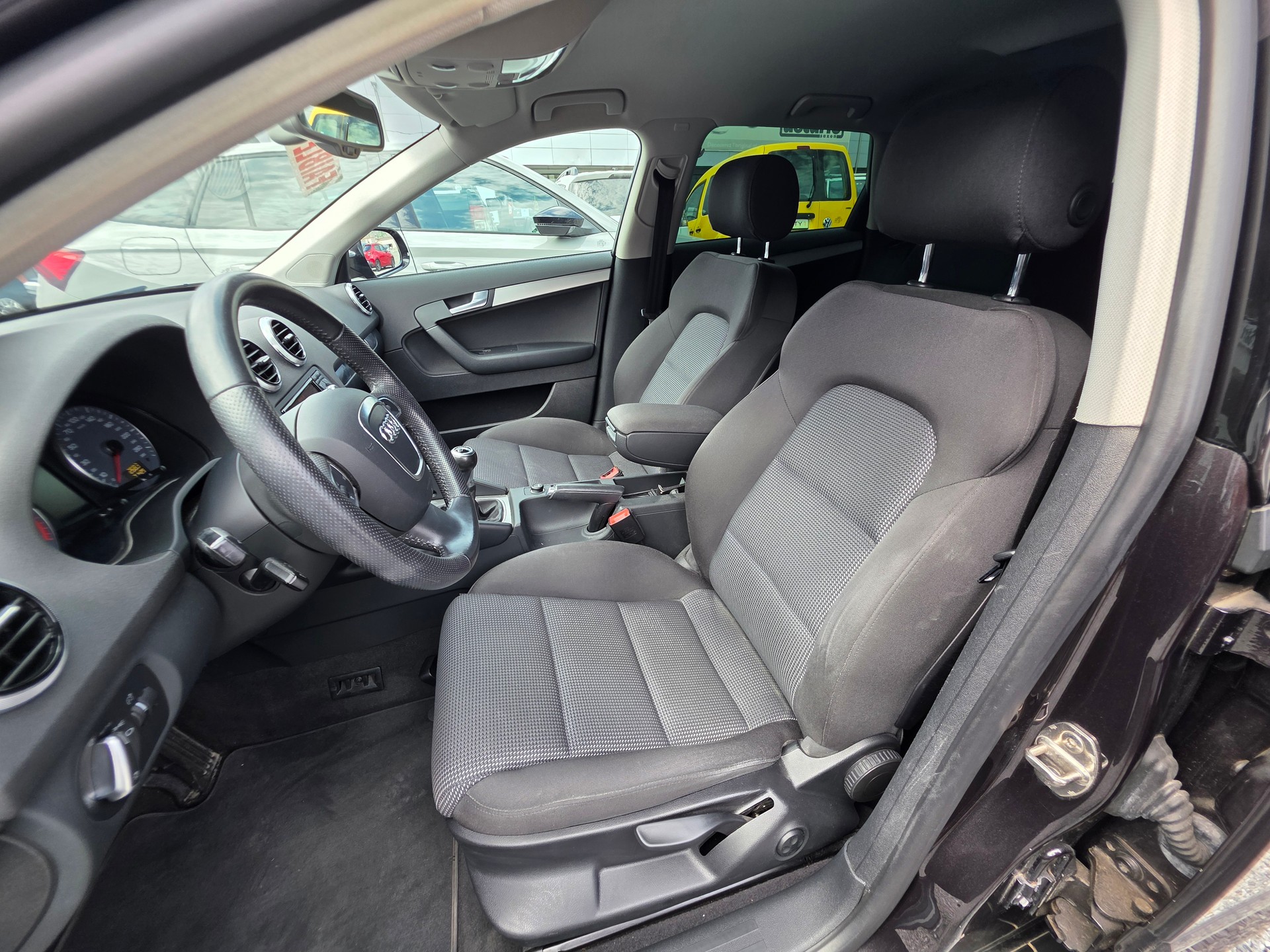 AUDI A3 Sportback 1.4 TFSI Ambition-image-8