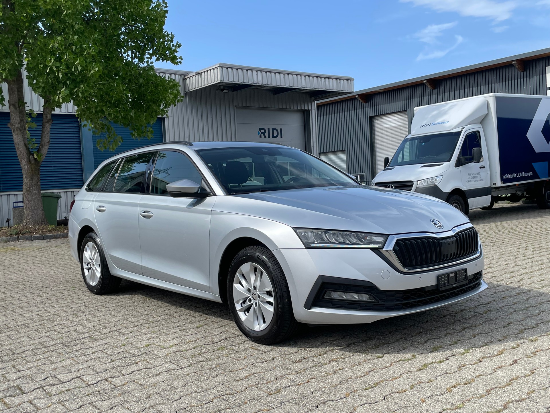 SKODA Octavia Combi 2.0 TDI DSG Ambition 4x4 * neue Bremsen vorne und hinten *-image-7