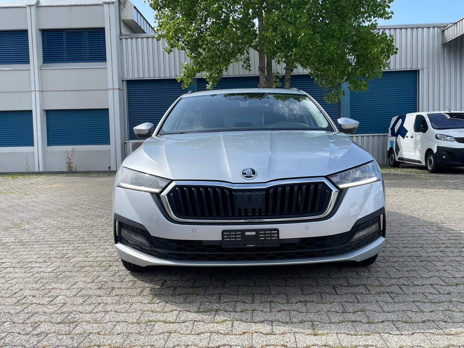 SKODA Octavia Combi 2.0 TDI DSG Ambition 4x4 * neue Bremsen vorne und hinten *-image-1