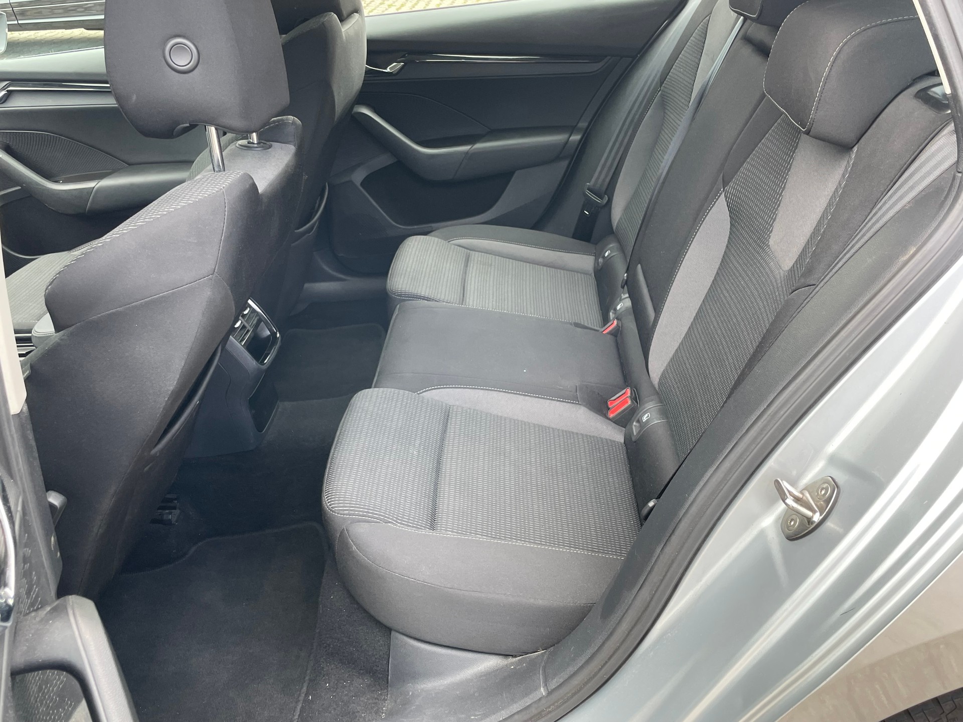 SKODA Octavia Combi 2.0 TDI DSG Ambition 4x4 * neue Bremsen vorne und hinten *-image-15