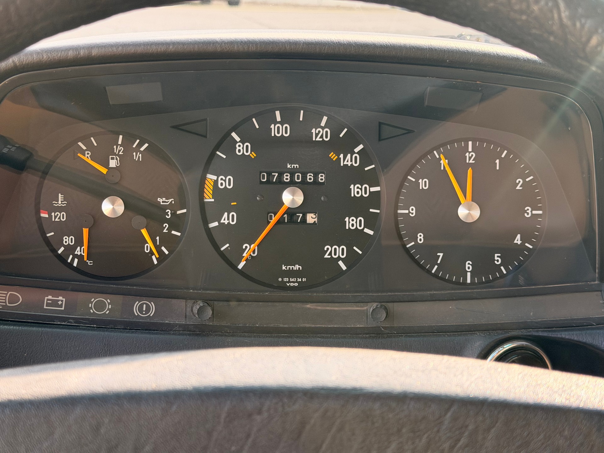MERCEDES-BENZ 230-image-15