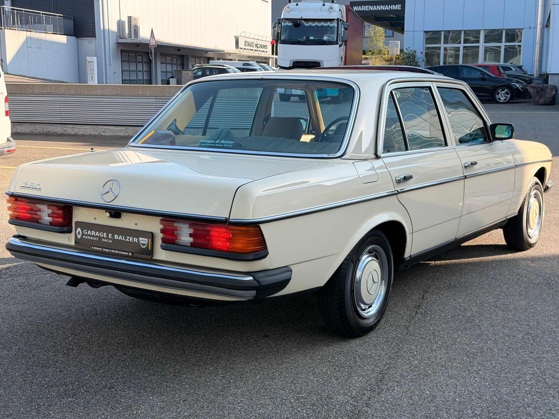 MERCEDES-BENZ 230-image-4
