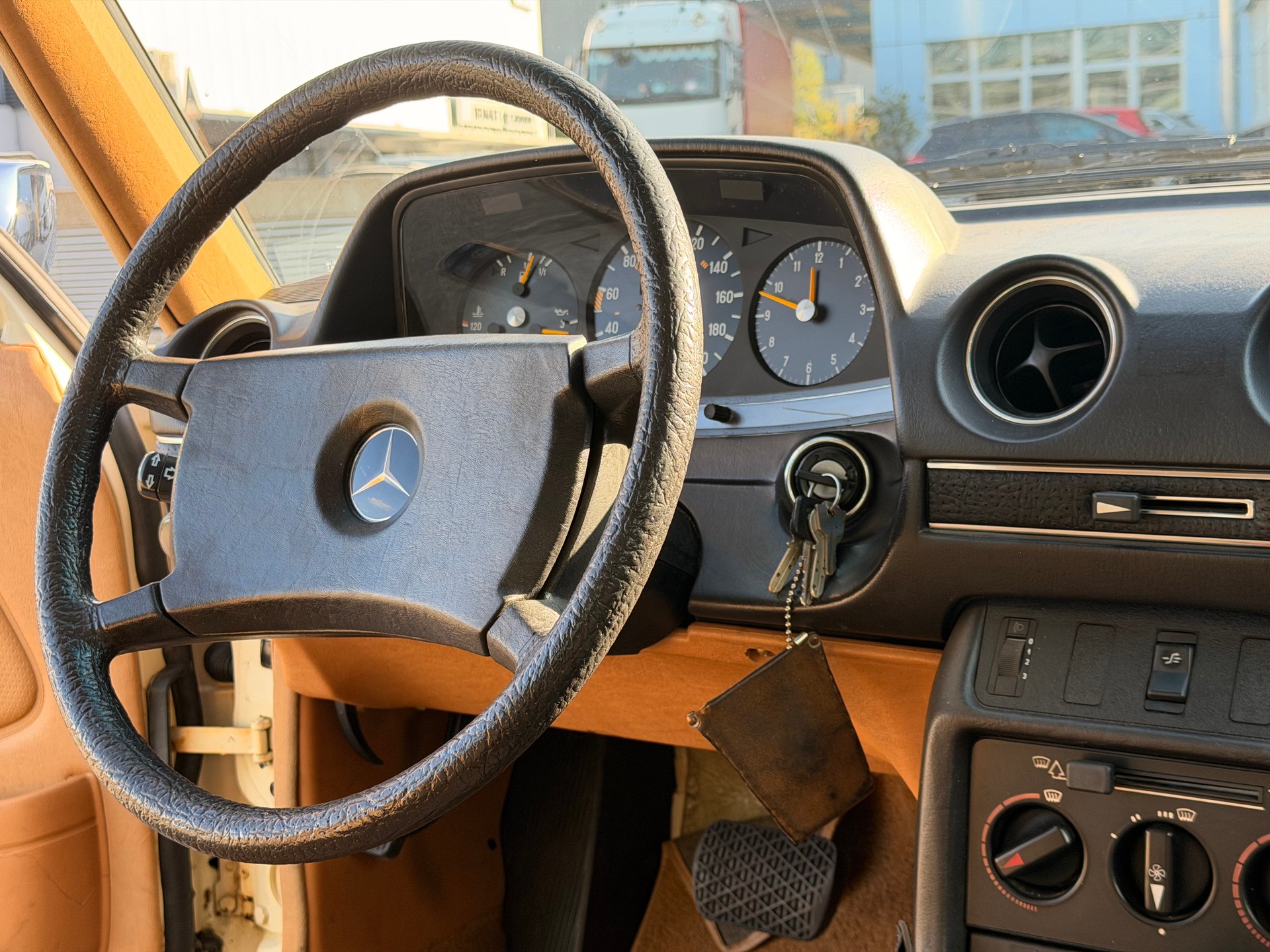 MERCEDES-BENZ 230-image-11