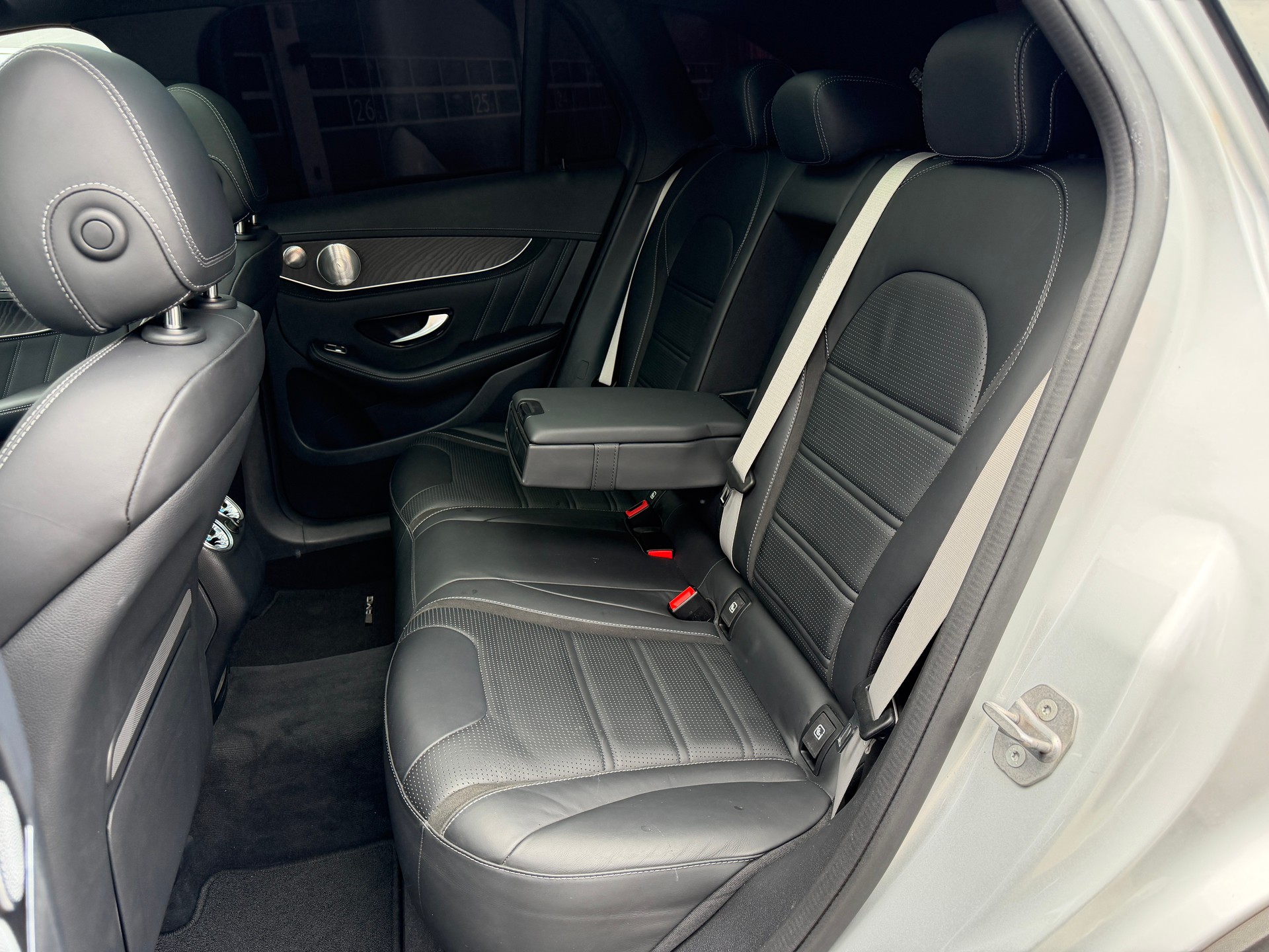 MERCEDES-BENZ GLC 63 S AMG 4Matic+ 9G-Tronic-image-13
