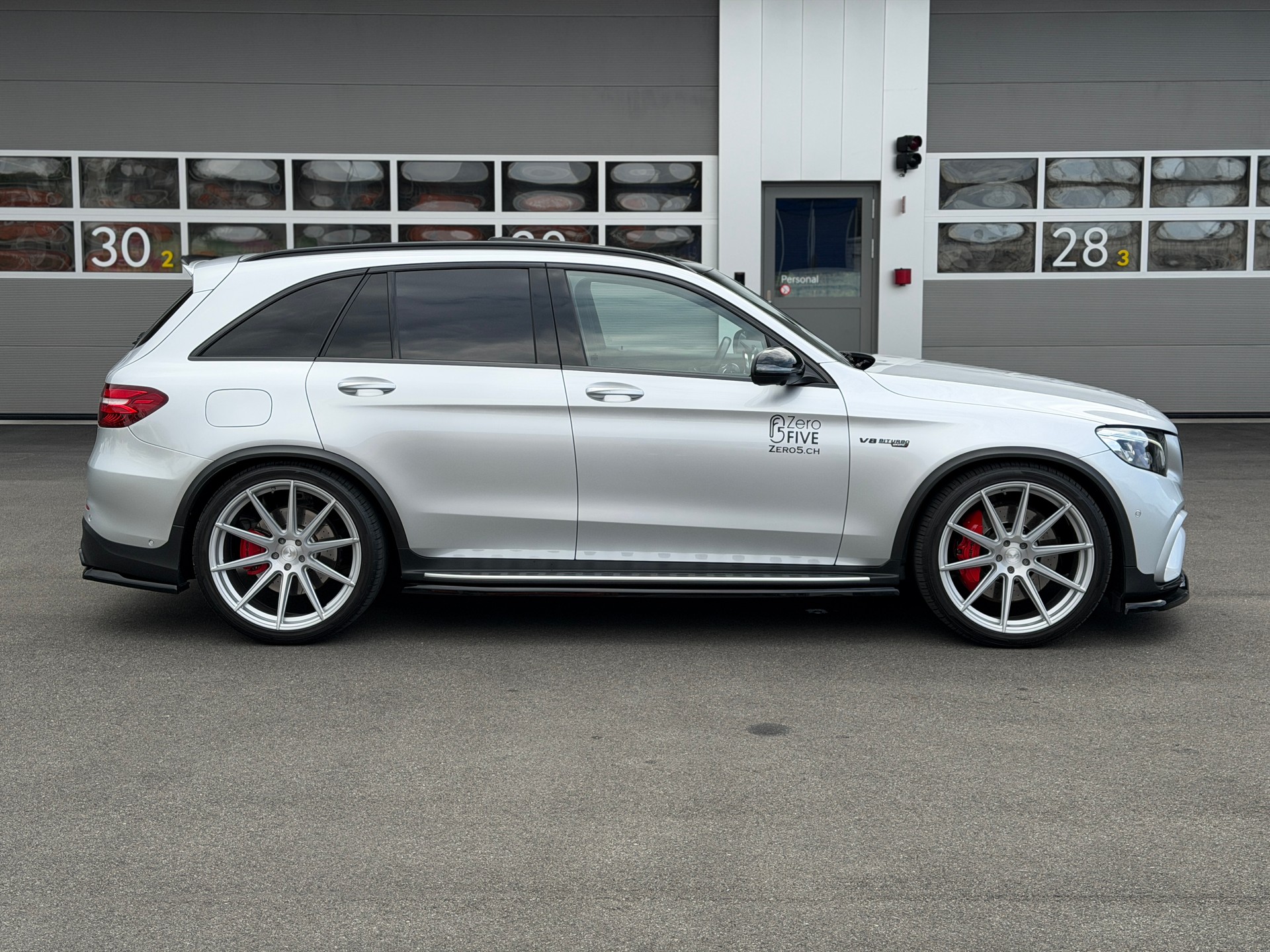 MERCEDES-BENZ GLC 63 S AMG 4Matic+ 9G-Tronic-showroom-element-3
