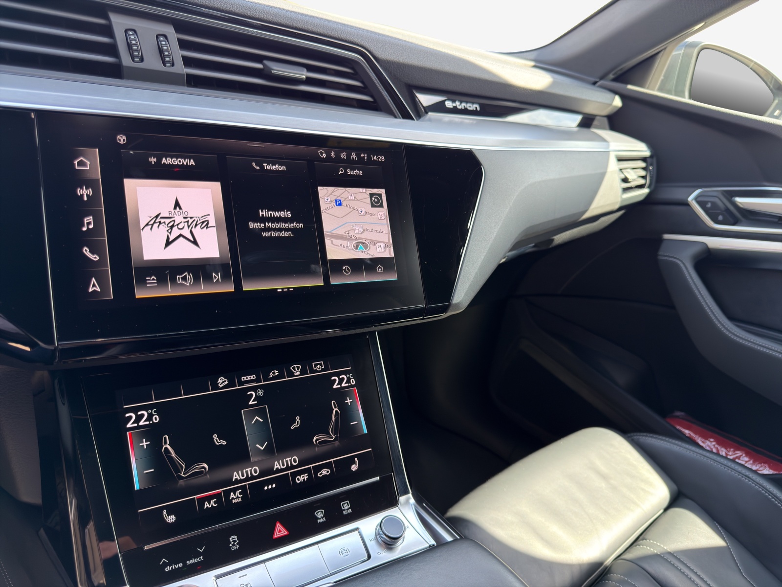 AUDI e-tron 50 S Line Attraction quattro-image-10