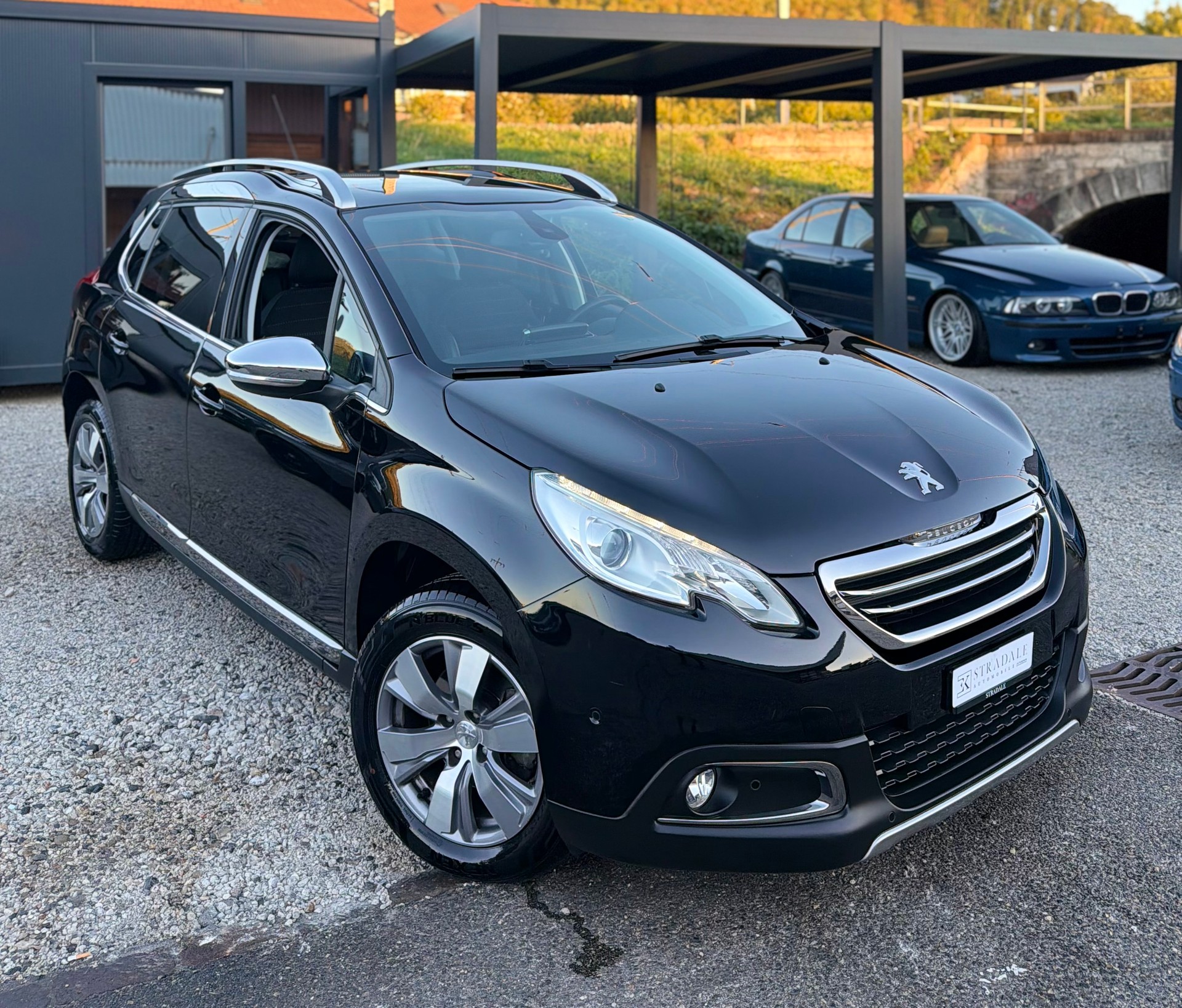 PEUGEOT 2008 1.6 VTI Allure Automatic**Ab MFK**Automat**Panorma-Dach**Chrome-Line**-image-1