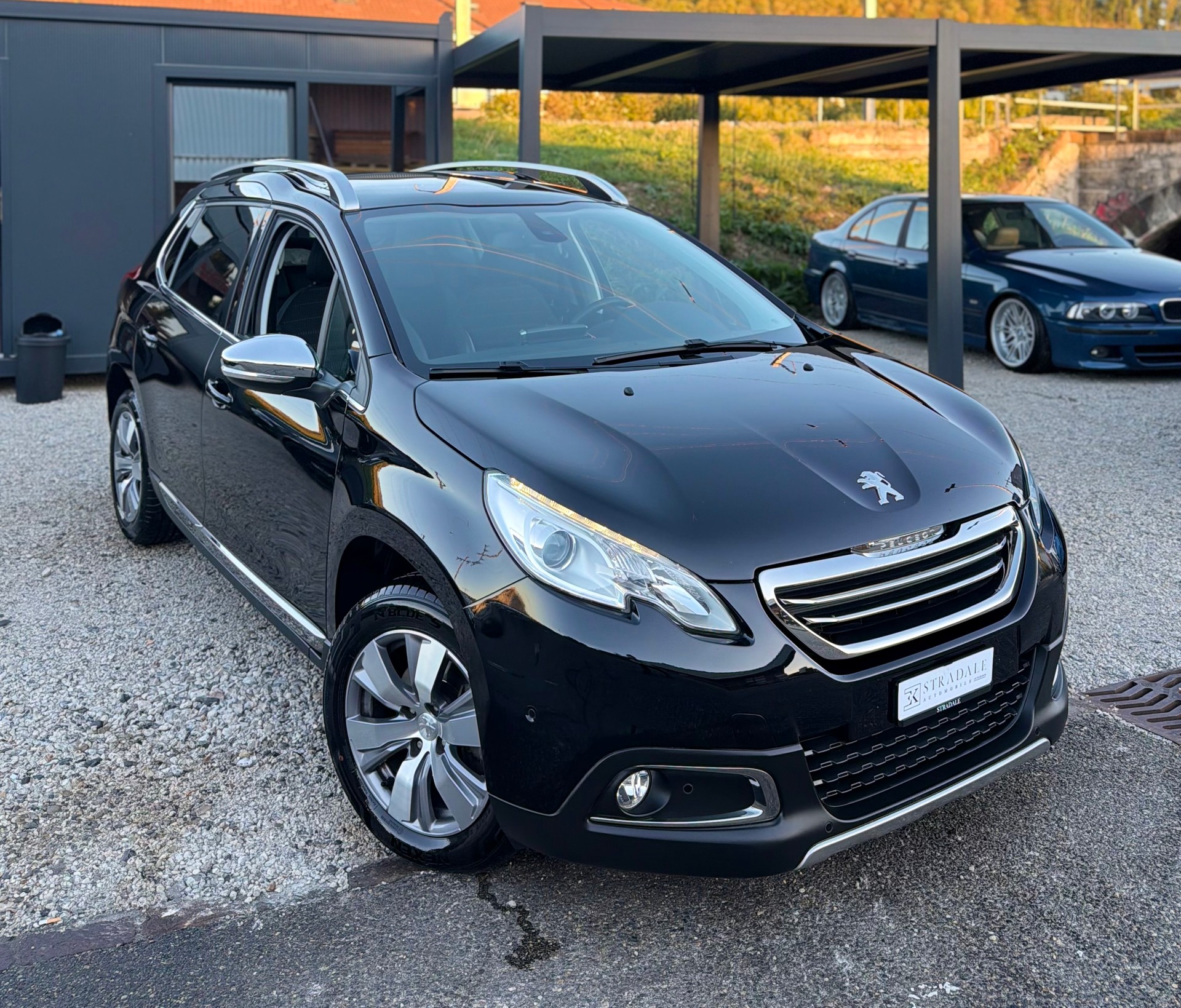 PEUGEOT 2008 1.6 VTI Allure Automatic**Ab MFK**Automat**Panorma-Dach**Chrome-Line**