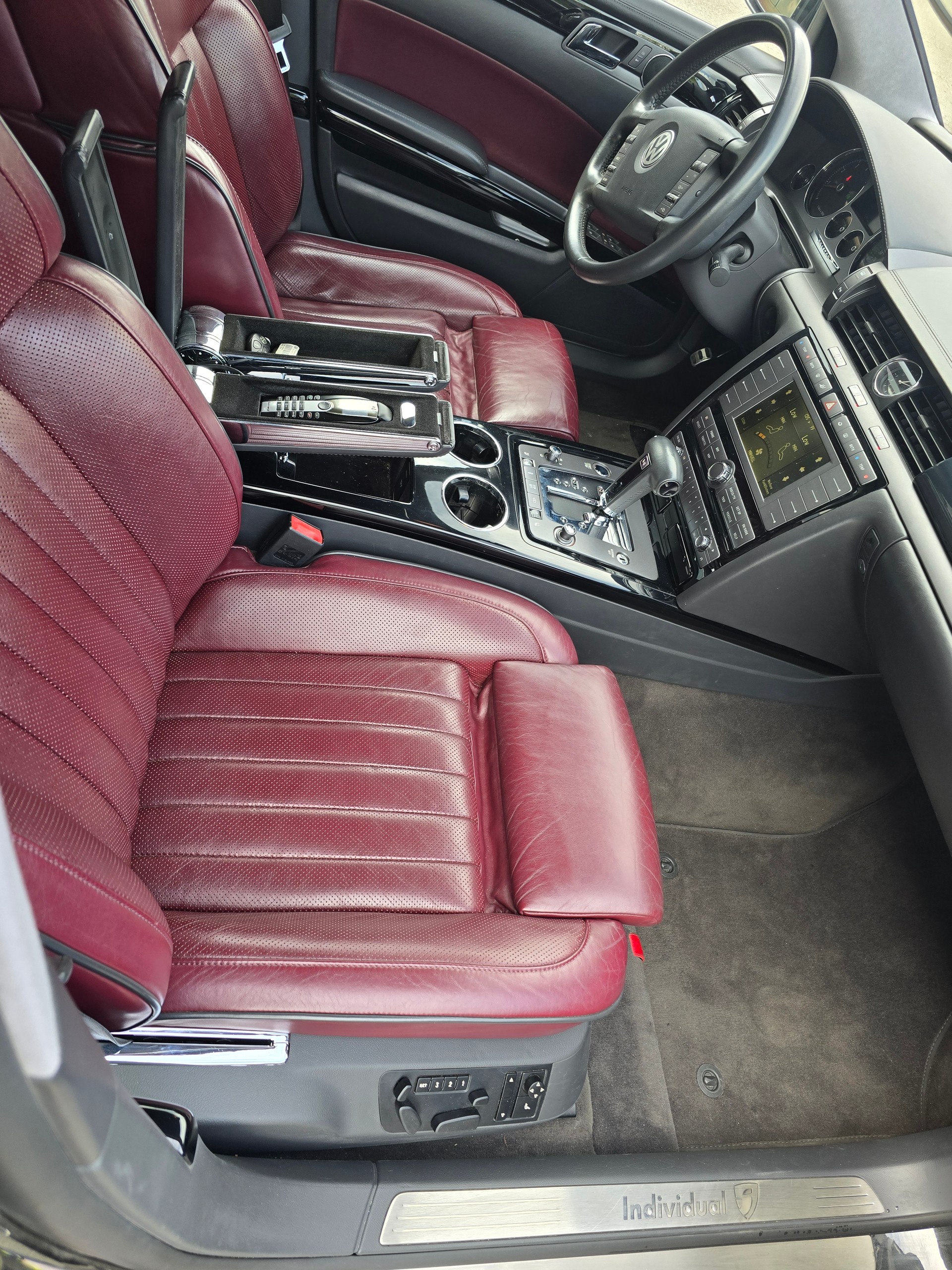 VW INDIVIDUAL 4200 V8-image-9