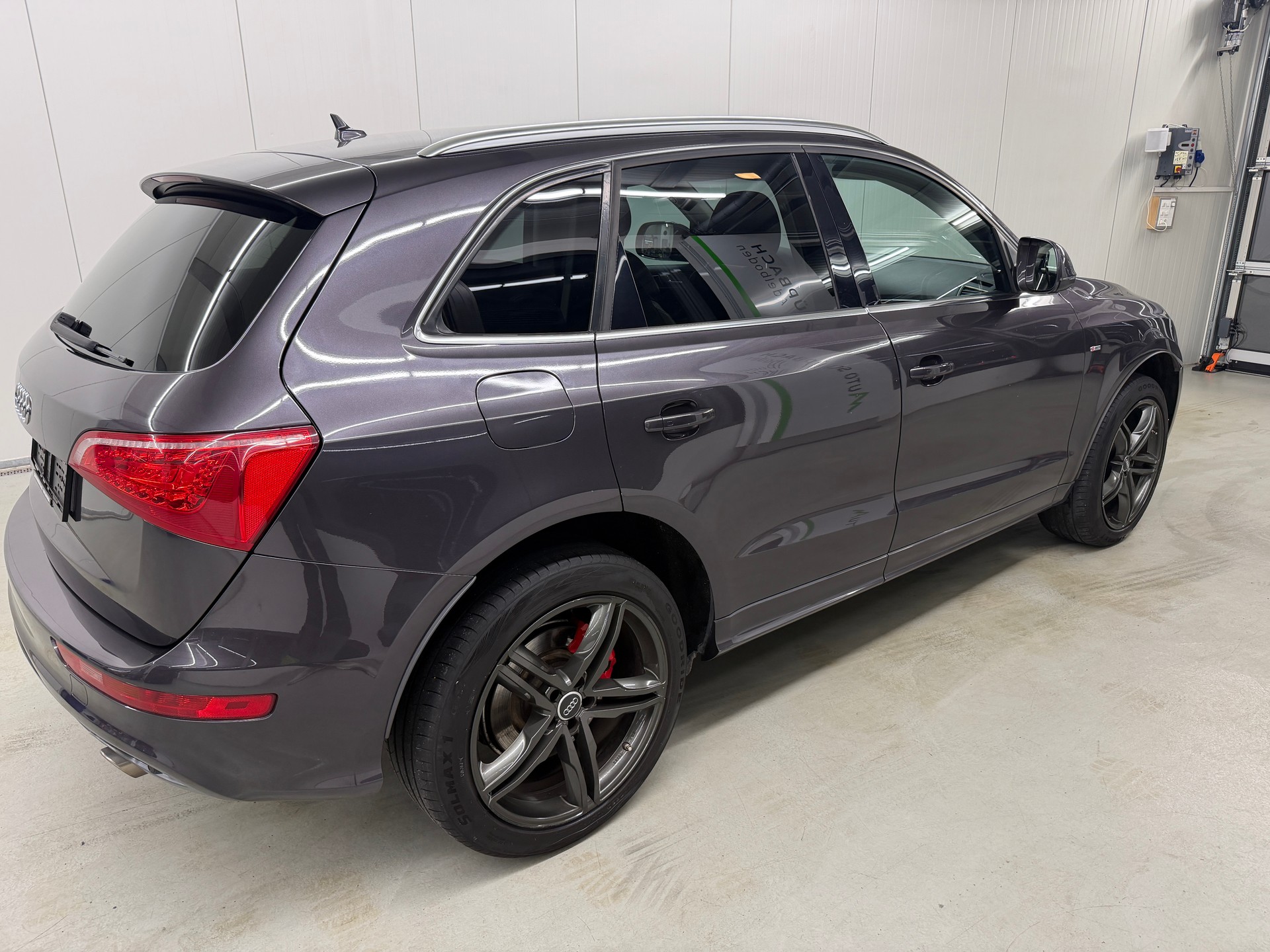 AUDI Q5 3.0 TDI quattro S-tronic-showroom-element-3