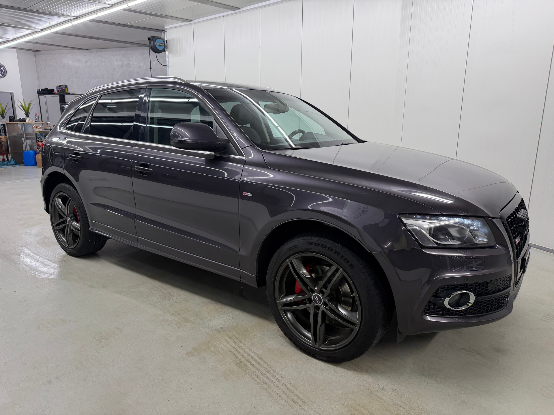 AUDI Q5 3.0 TDI quattro S-tronic-showroom-element-2