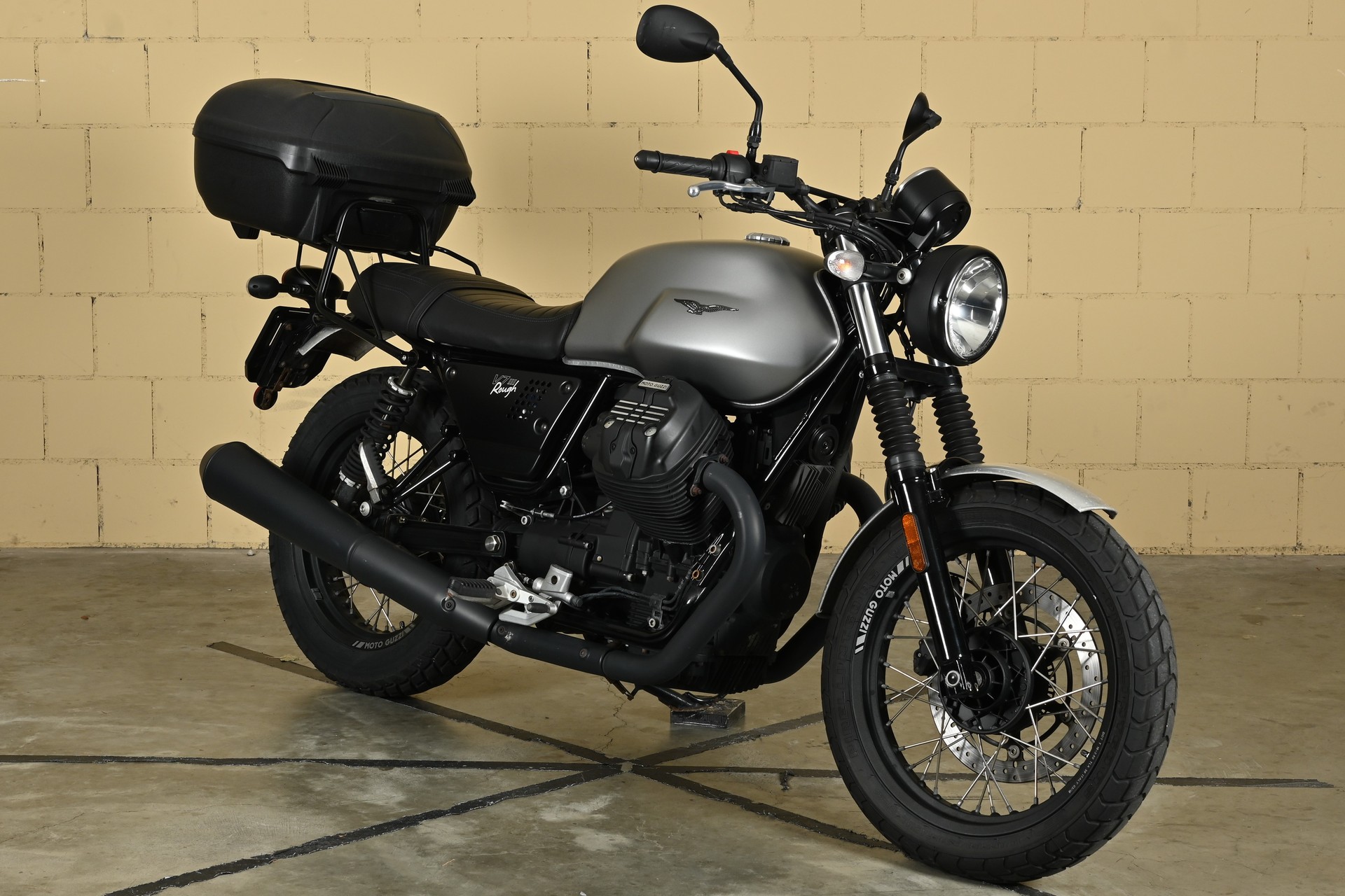 MOTO GUZZI V7 III Rough 750 ABS-image-1