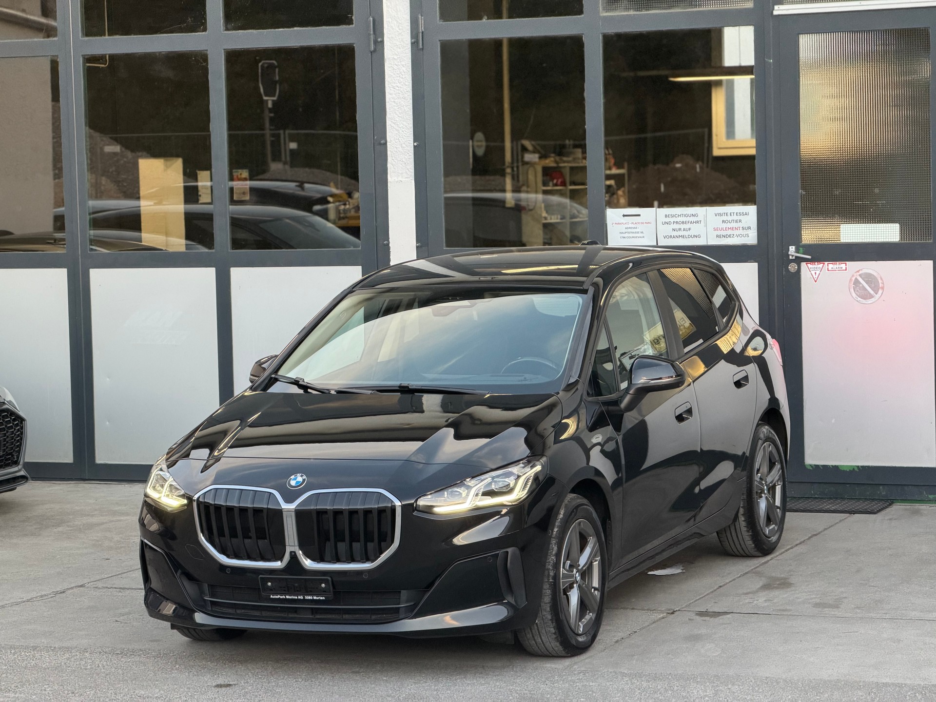 BMW 218i Active Tourer DKG-showroom-element-1