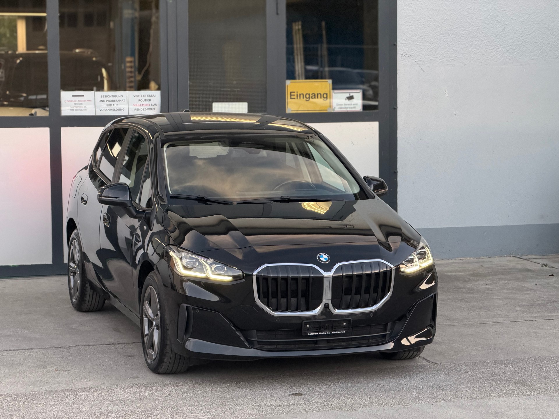 BMW 218i Active Tourer DKG-showroom-element-3