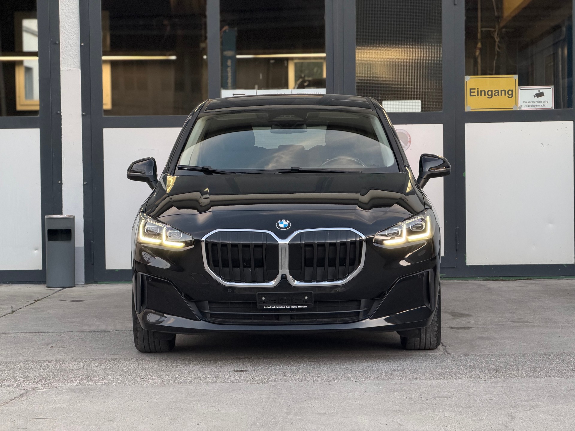 BMW 218i Active Tourer DKG-showroom-element-2