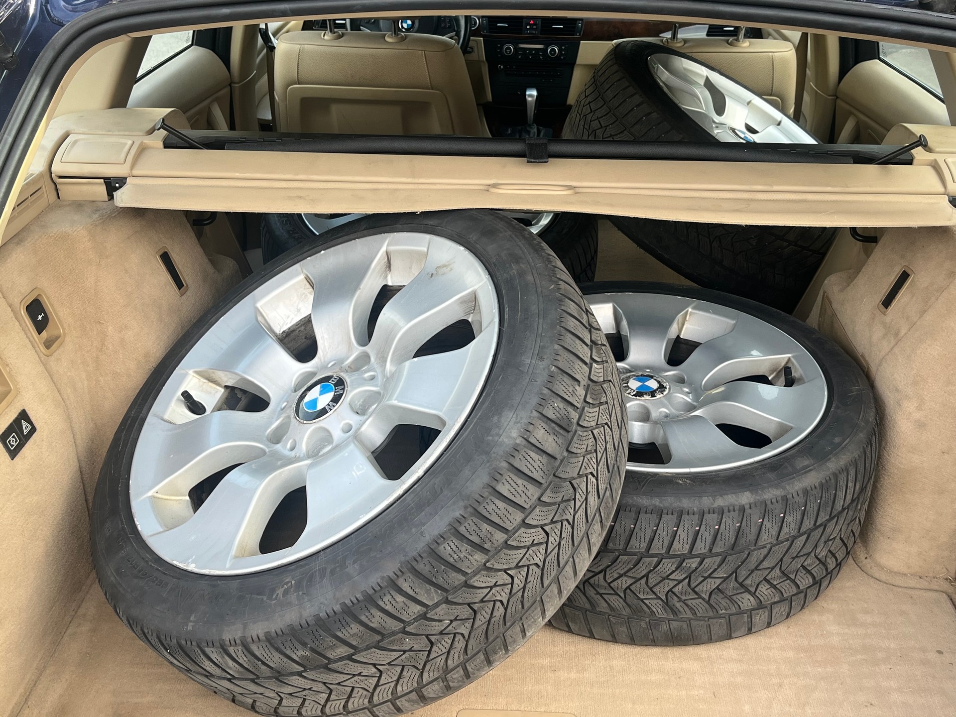 BMW 325i xDrive Touring Steptronic-image-12