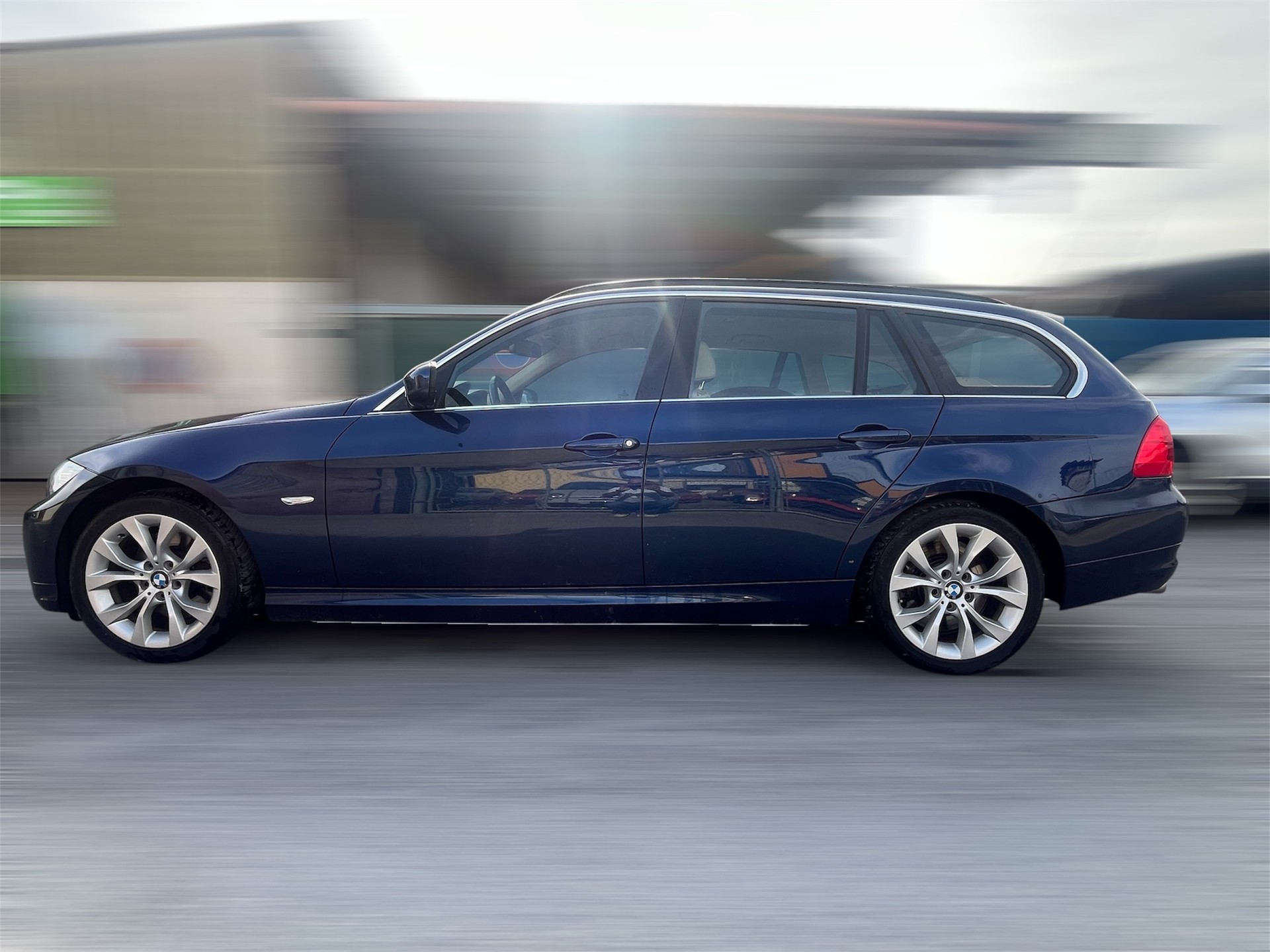BMW 325i xDrive Touring Steptronic-showroom-element-2