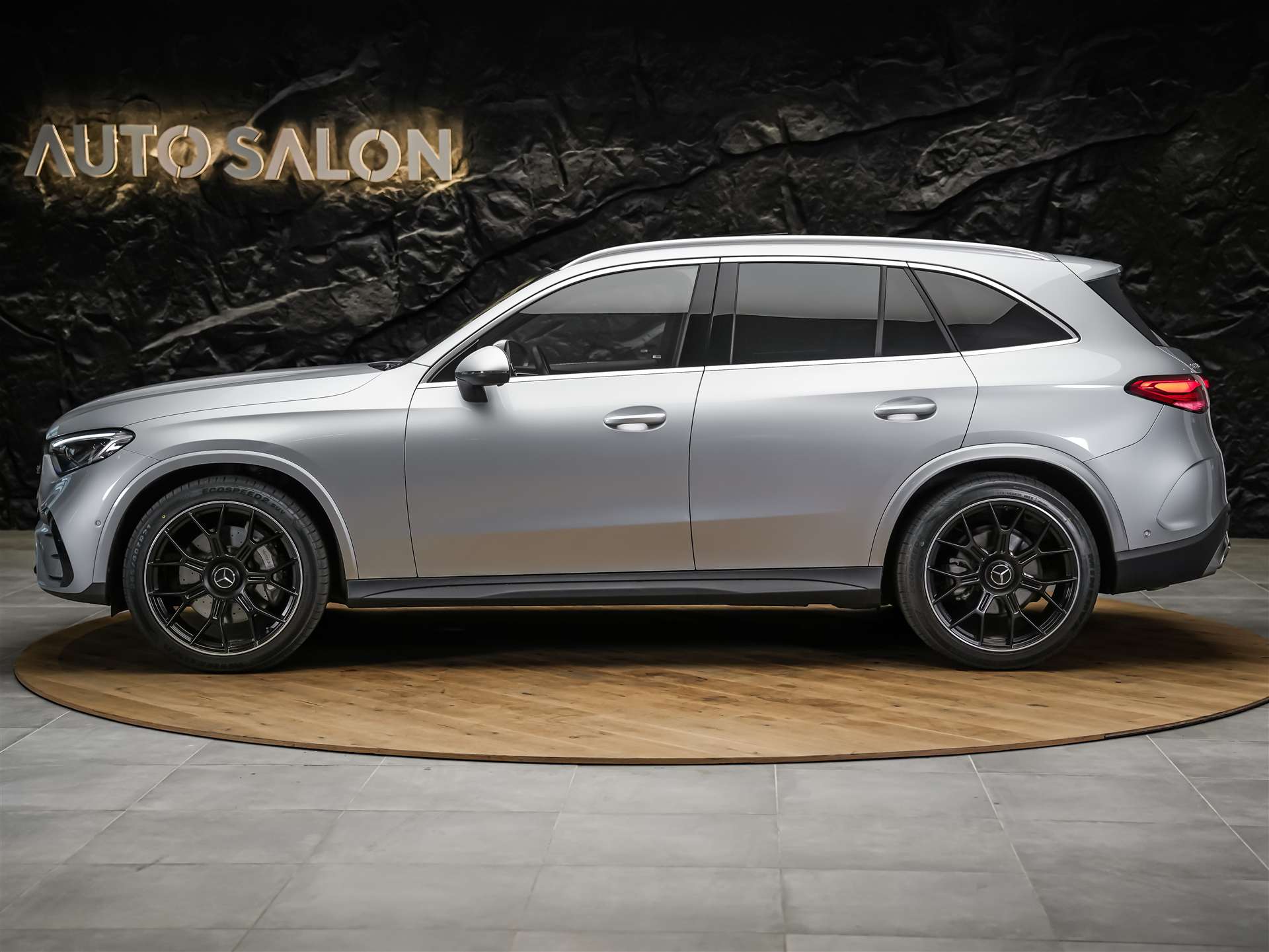 MERCEDES-BENZ GLC 200 4Matic AMG Line 9G-Tronic *21" Felgen*Panorama*AHK*-showroom-element-2