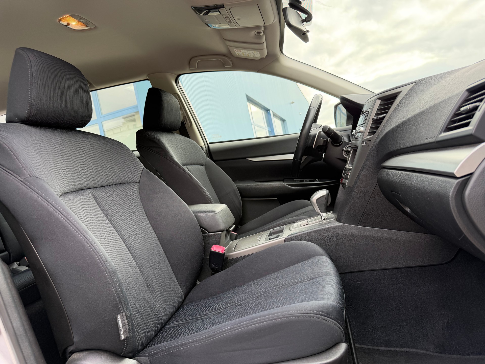 SUBARU Legacy 2.0i Swiss AWD Lineartronic-image-10