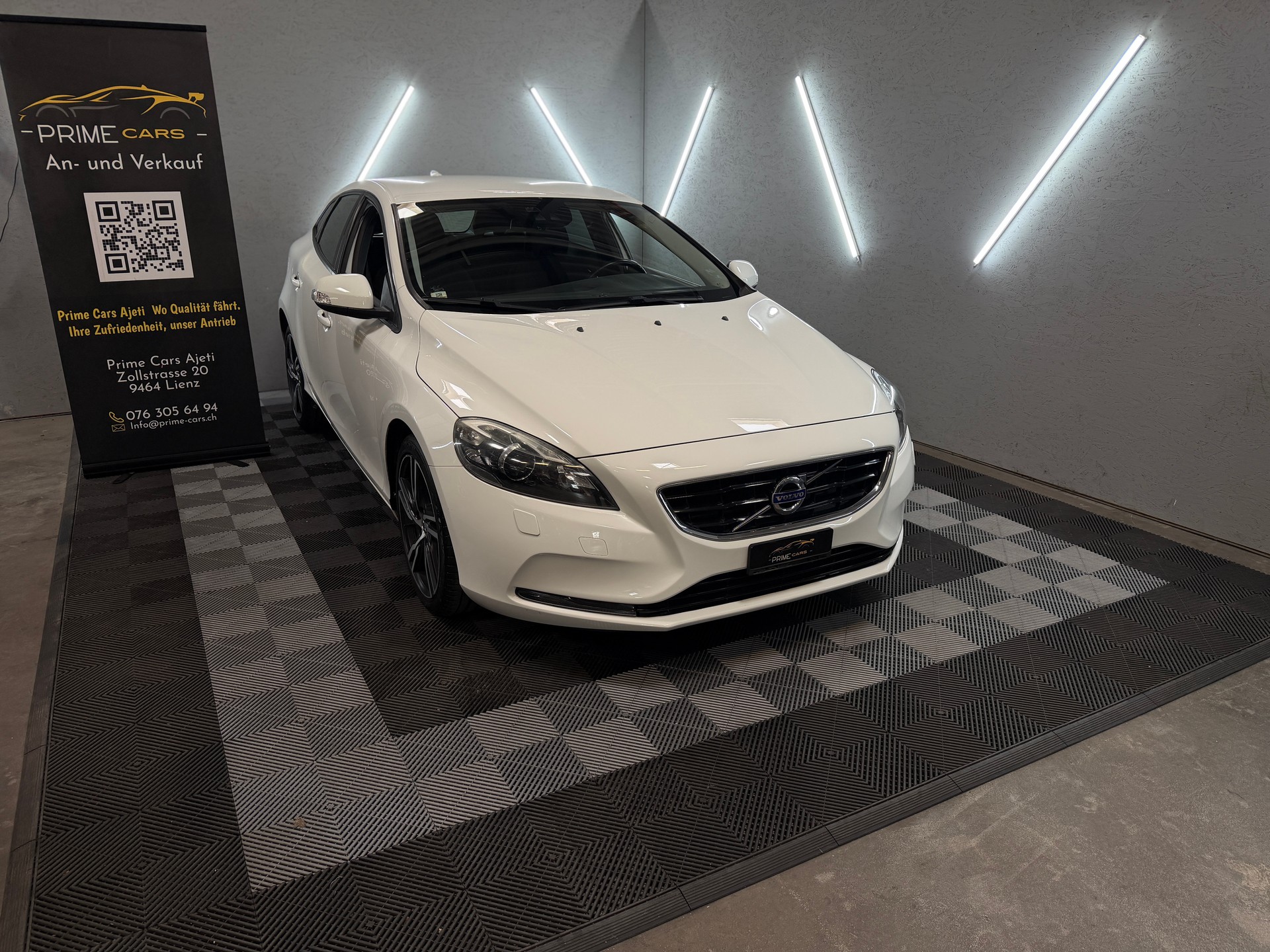 VOLVO V40 T4 Momentum Powershift