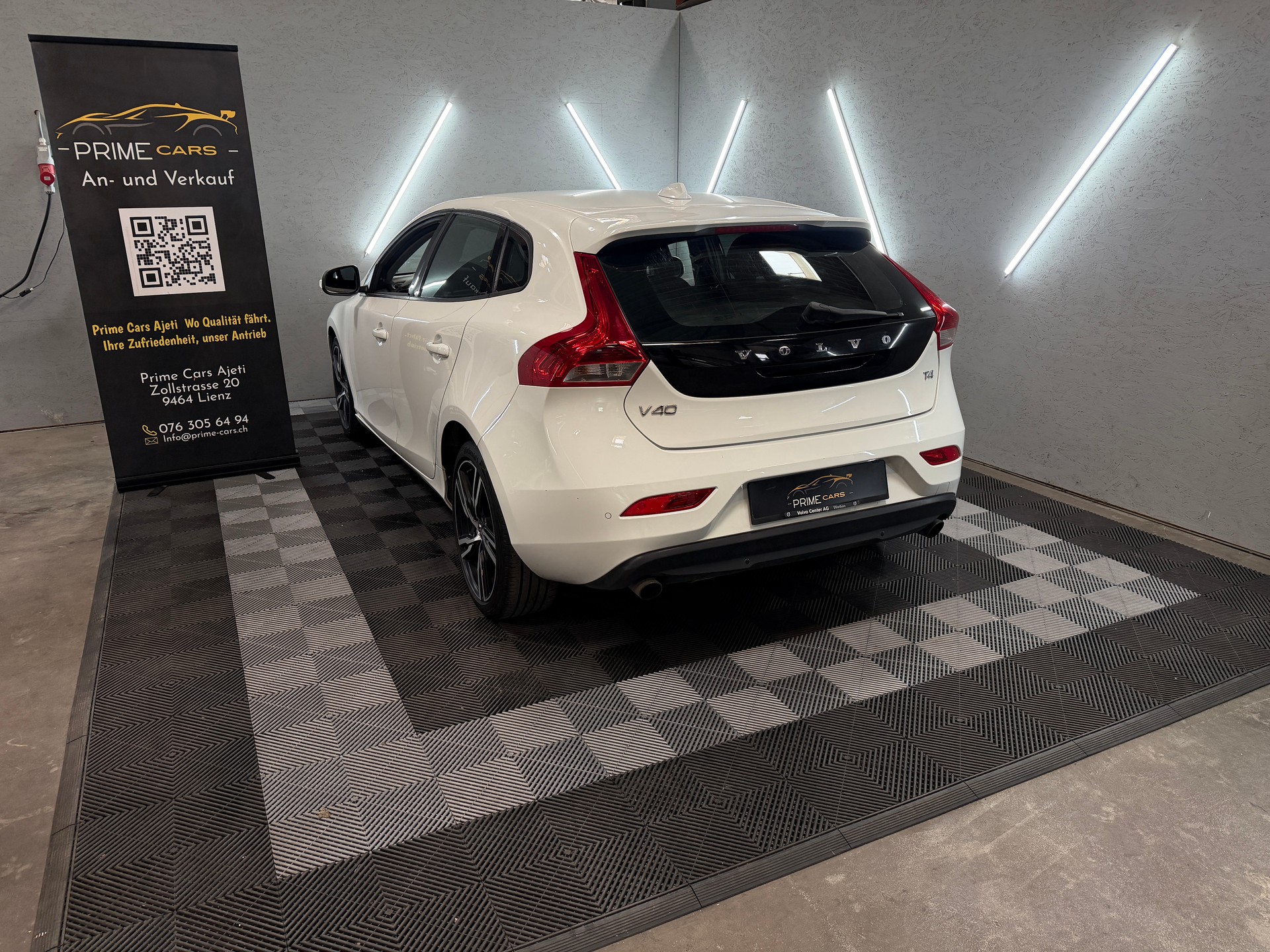 VOLVO V40 T4 Momentum Powershift-image-9