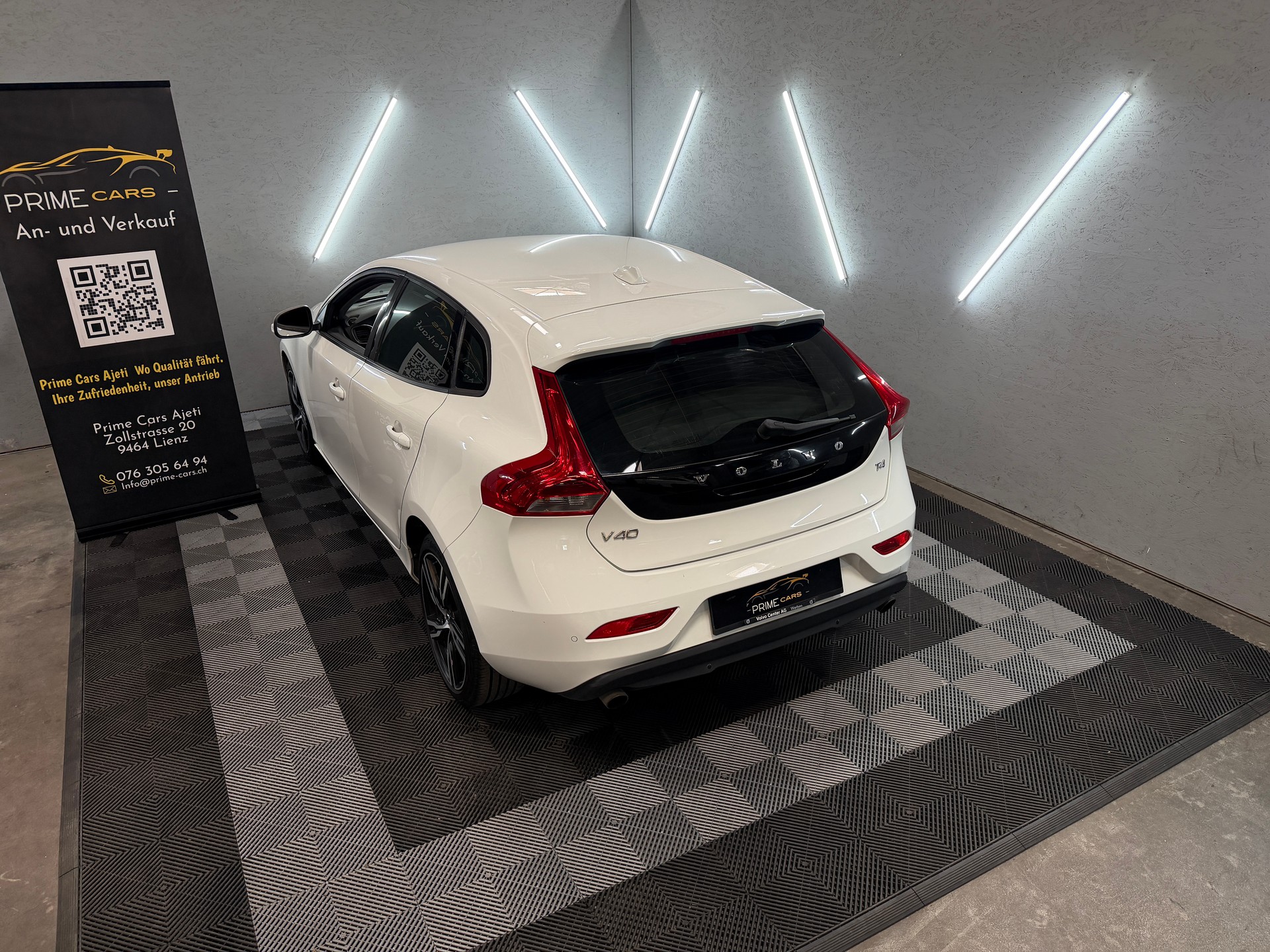 VOLVO V40 T4 Momentum Powershift-image-10