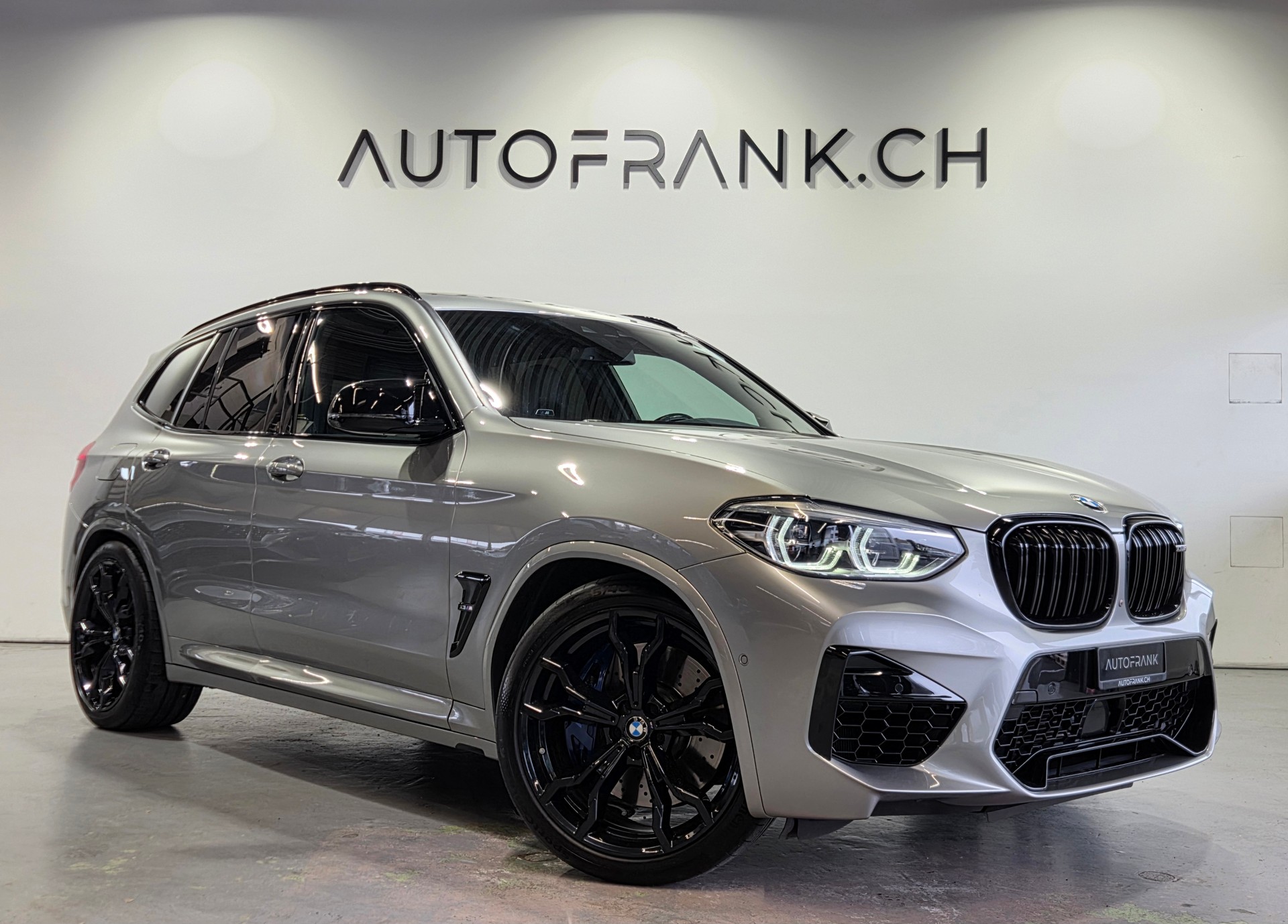 BMW X3 M Competition-showroom-element-2