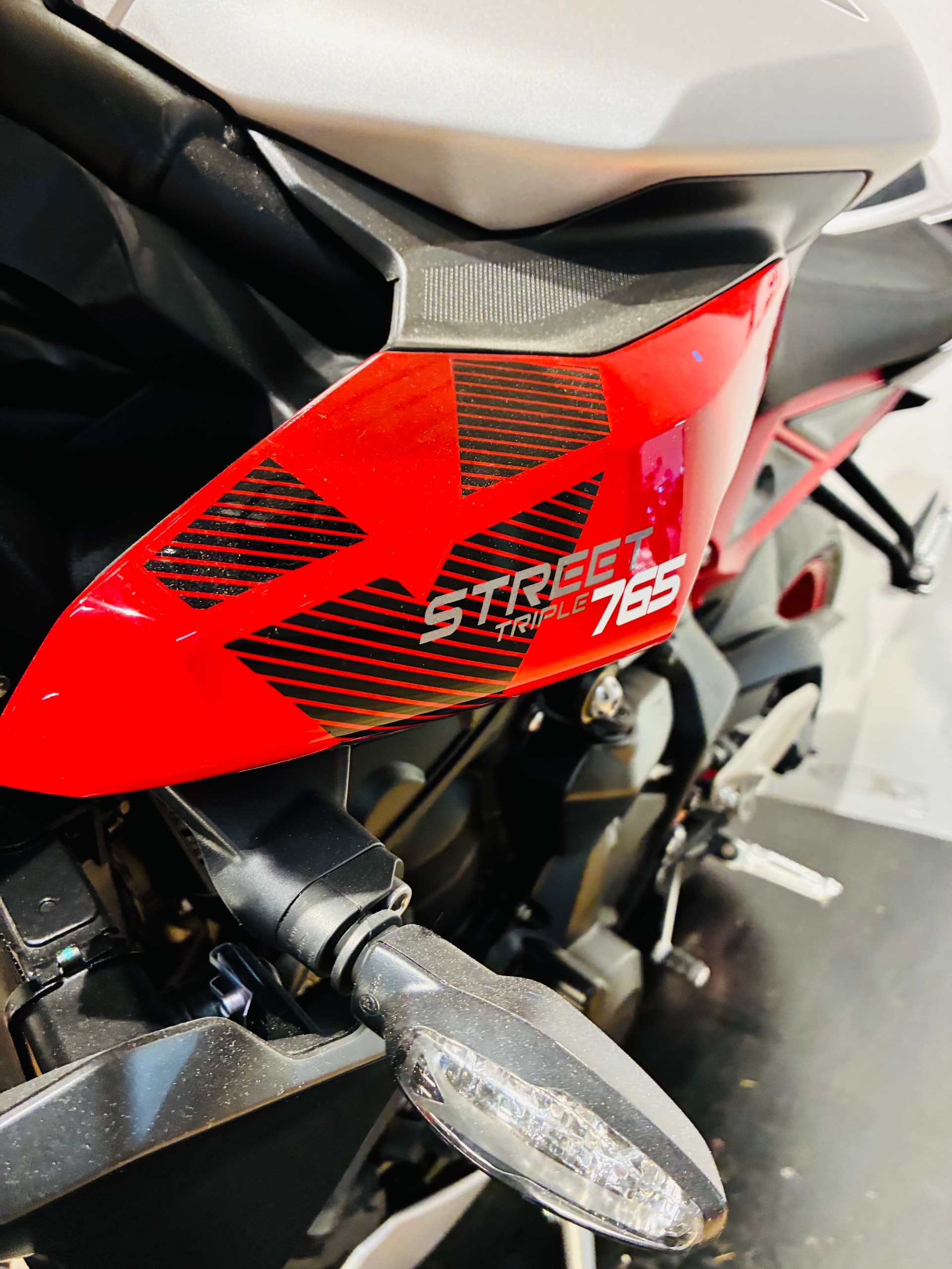 TRIUMPH 765RX-image-11