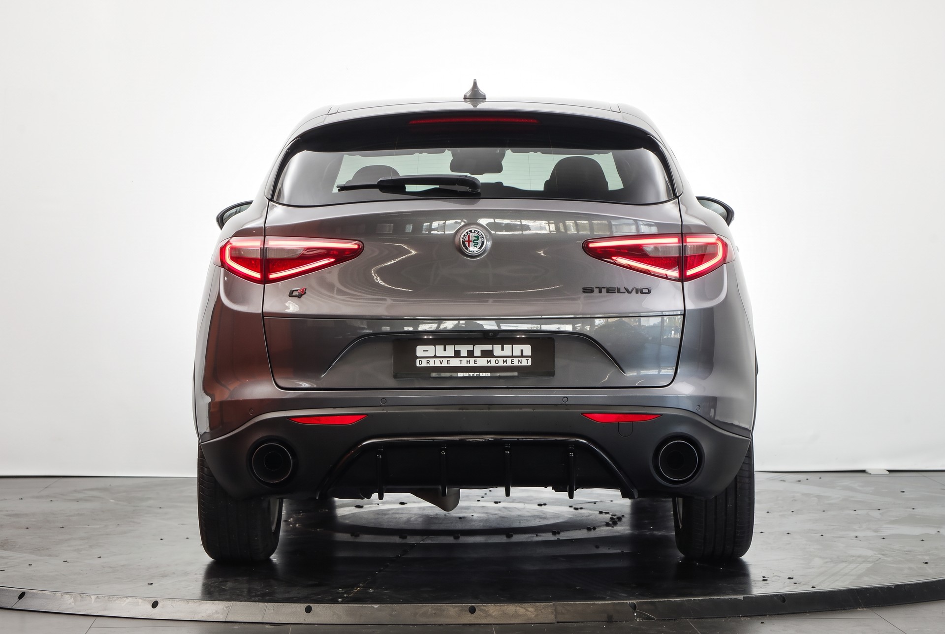 ALFA ROMEO Stelvio 2.0 Super Q4 Automatic Gris Vesuvio / Pack Driver Plus / Sièges électriques-showroom-element-2