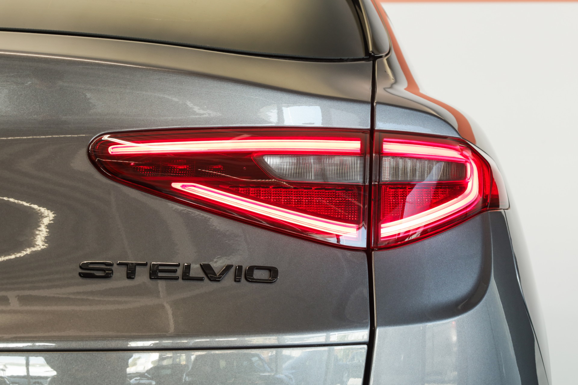 ALFA ROMEO Stelvio 2.0 Super Q4 Automatic Gris Vesuvio / Pack Driver Plus / Sièges électriques-image-8