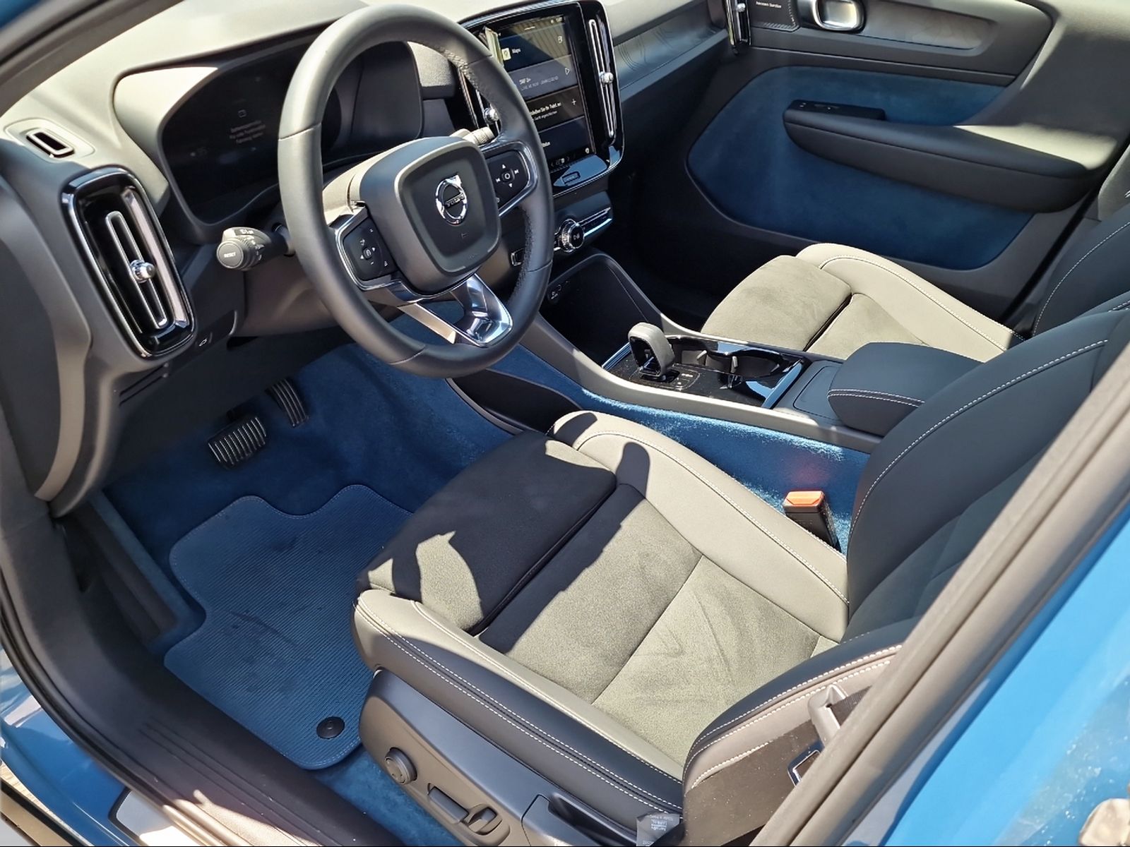 VOLVO C40 P6 Recharge Ultimate-image-9