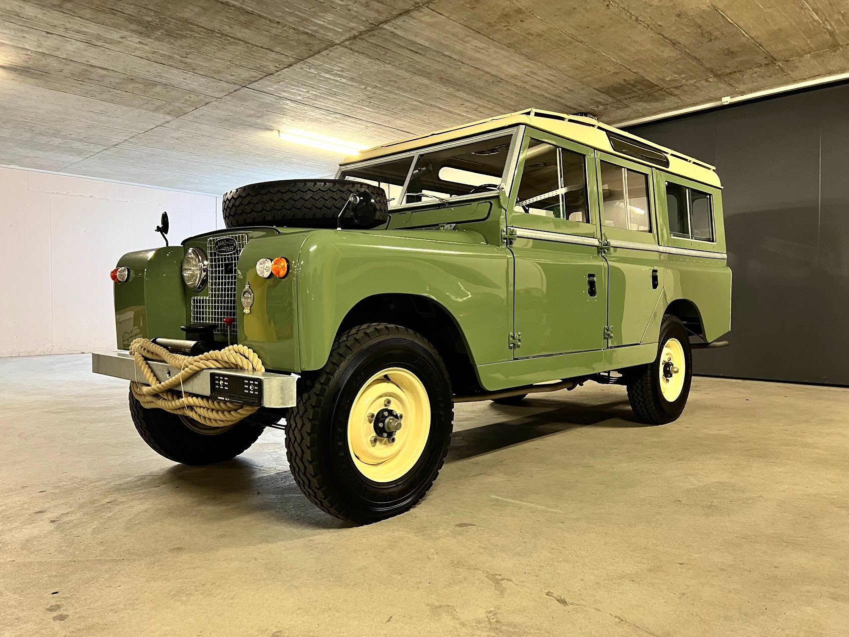 LAND ROVER Serie IIa 109 SW Avus Classic / Komplettrestauration-image-5